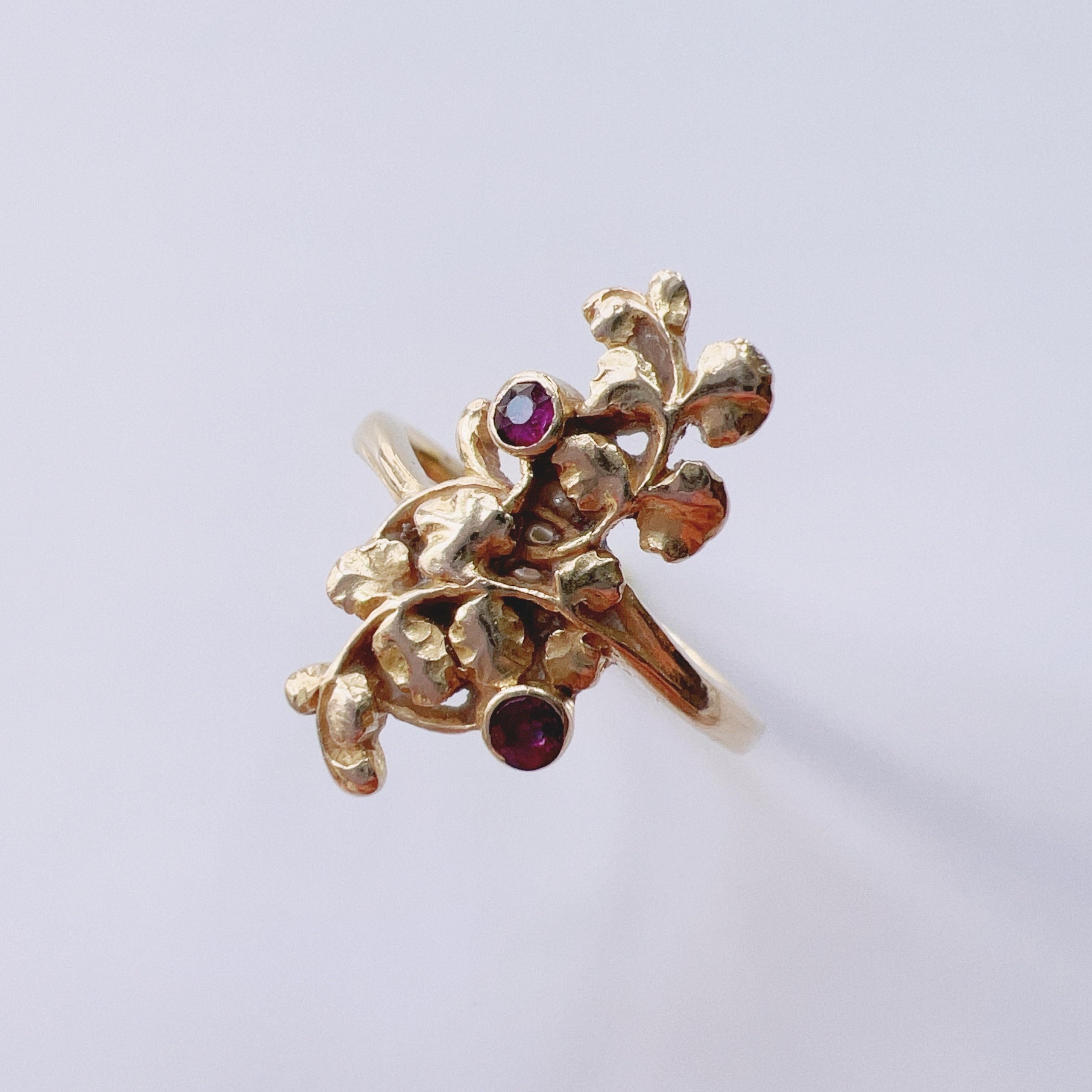 Round Cut French antique Art Nouveau 18K gold ivy leaves ruby ring For Sale