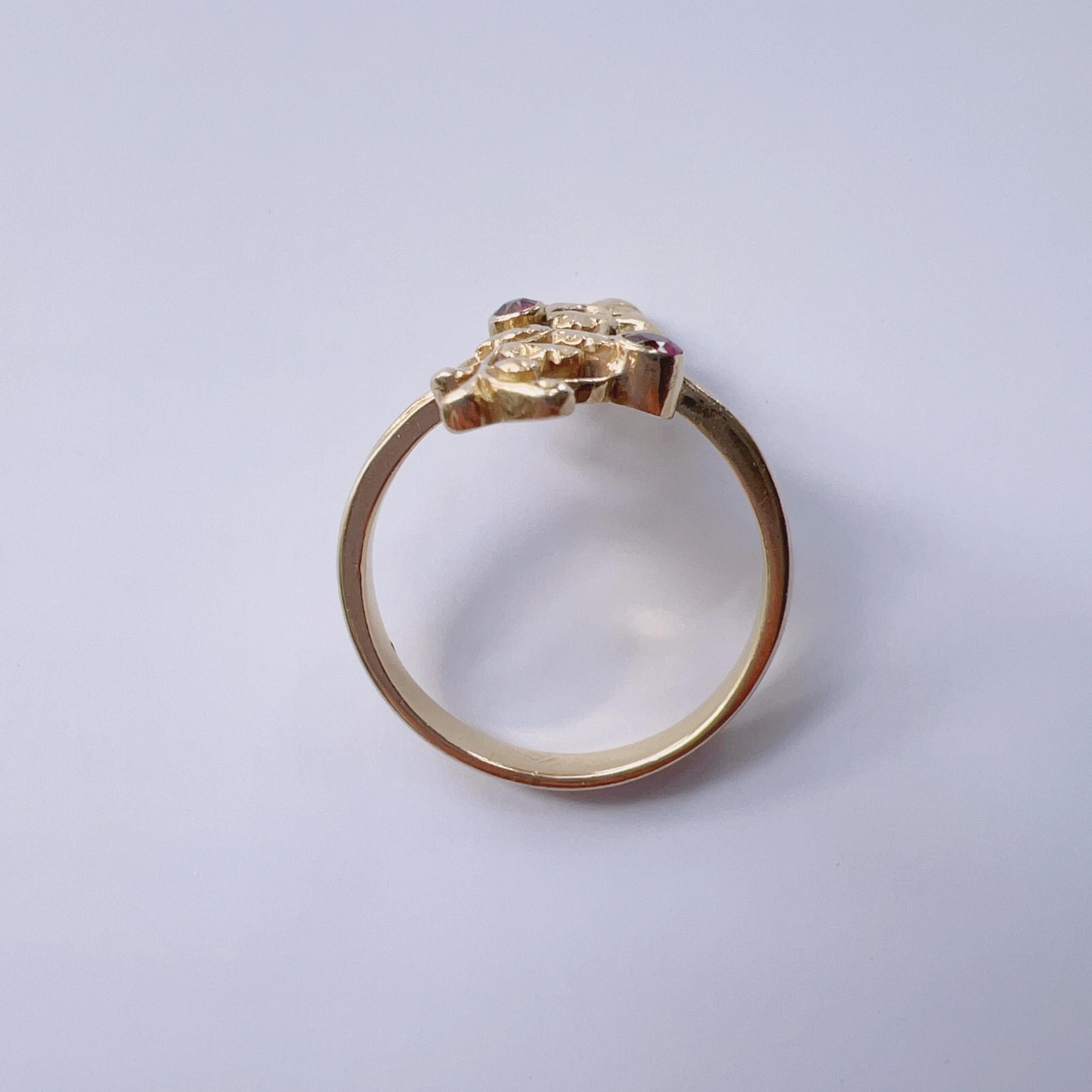 Französischer antiker Jugendstil 18K Gold Efeu Blätter Rubin Ring im Angebot 3