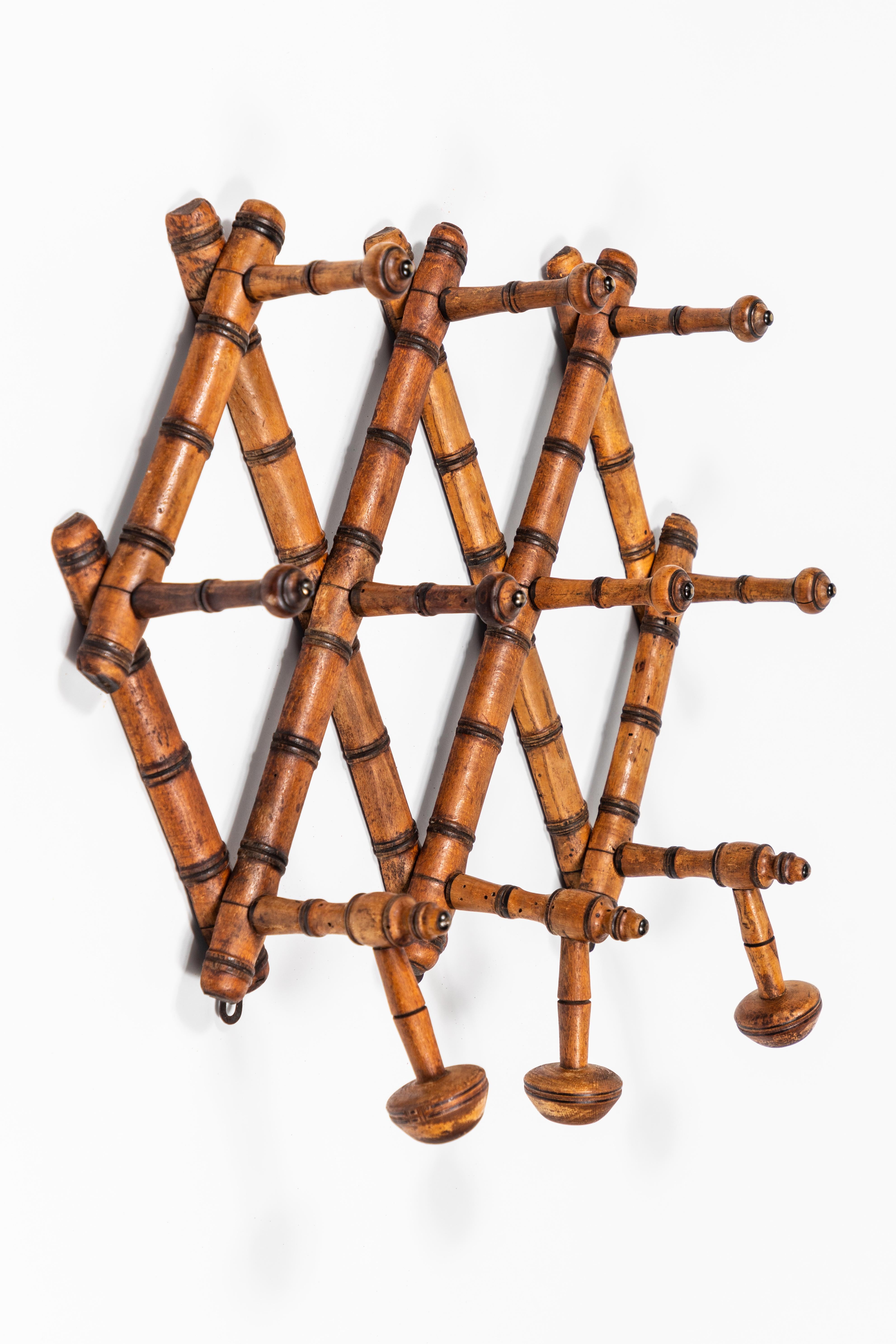 Expandable French antique bamboo 10 dowel coat rack with 3 additional arms that swivel vertically for hanging hats.
French Francs: Liberte Egalite Fraternite 1950 used a decorative washers.

May be used as a towel rack.

Dimensions: 48