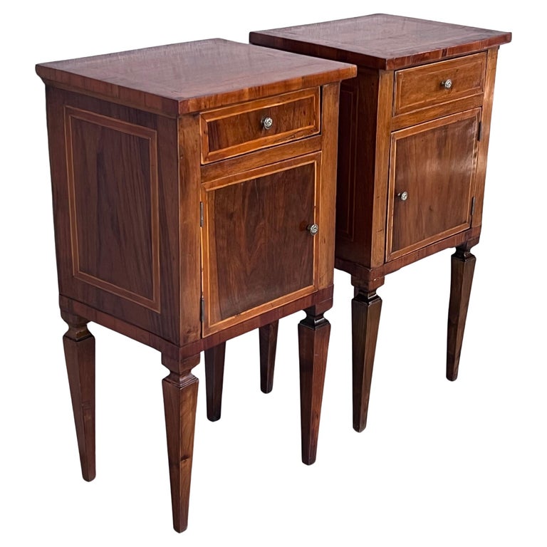 Table De Chevet Ancienne En Bois Massif - Style Ancien, 40x40x68cm, Occasion