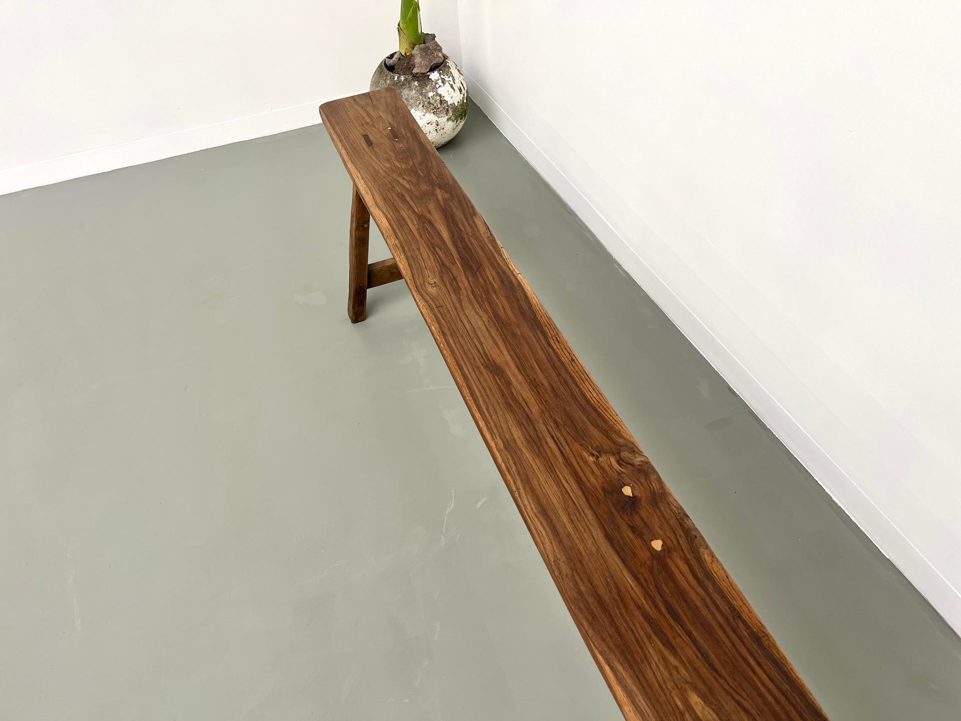 Banc ancien français en noyer massif en vente 5
