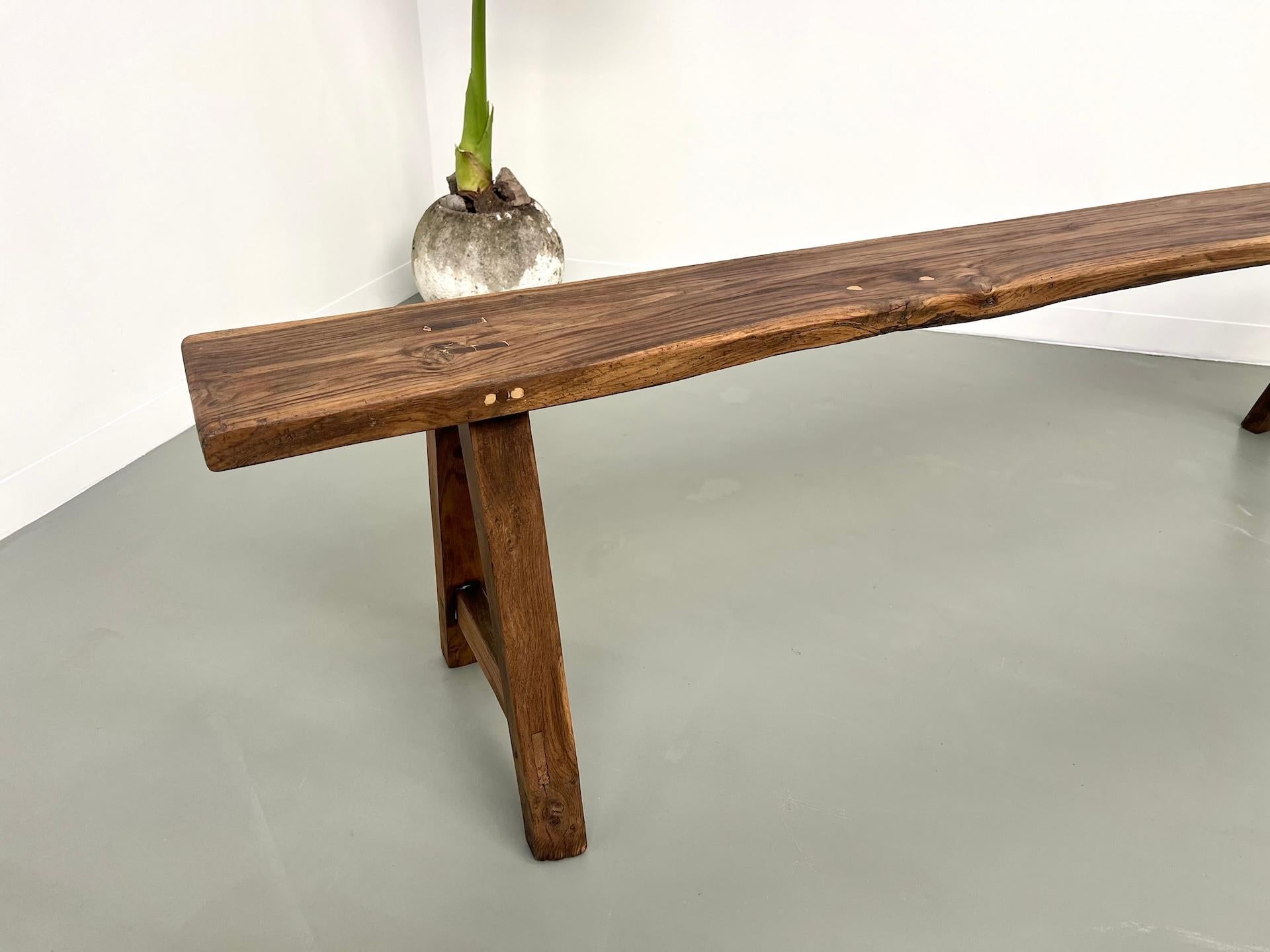 Banc ancien français en noyer massif en vente 7