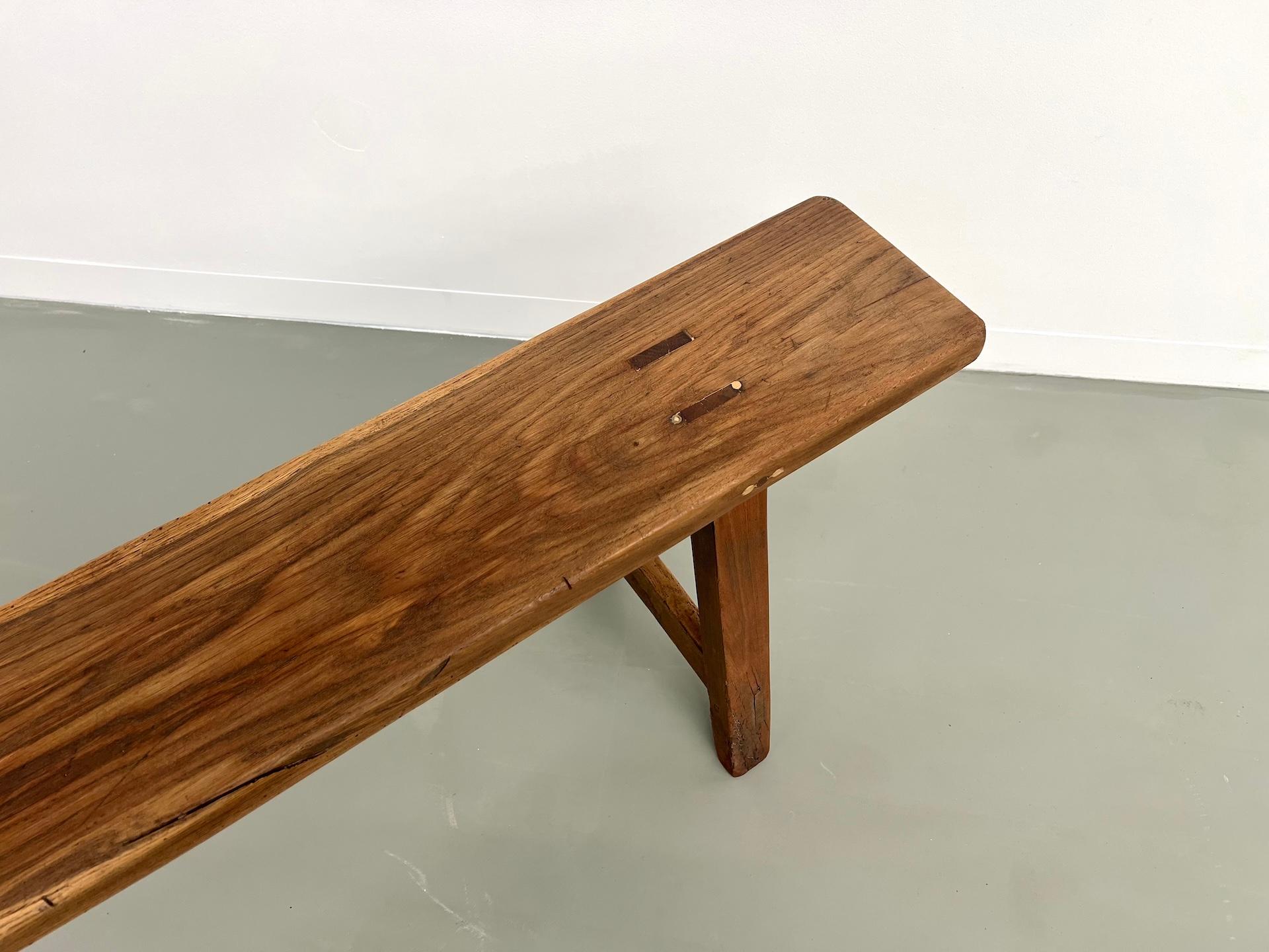 Banc ancien français en noyer massif en vente 9
