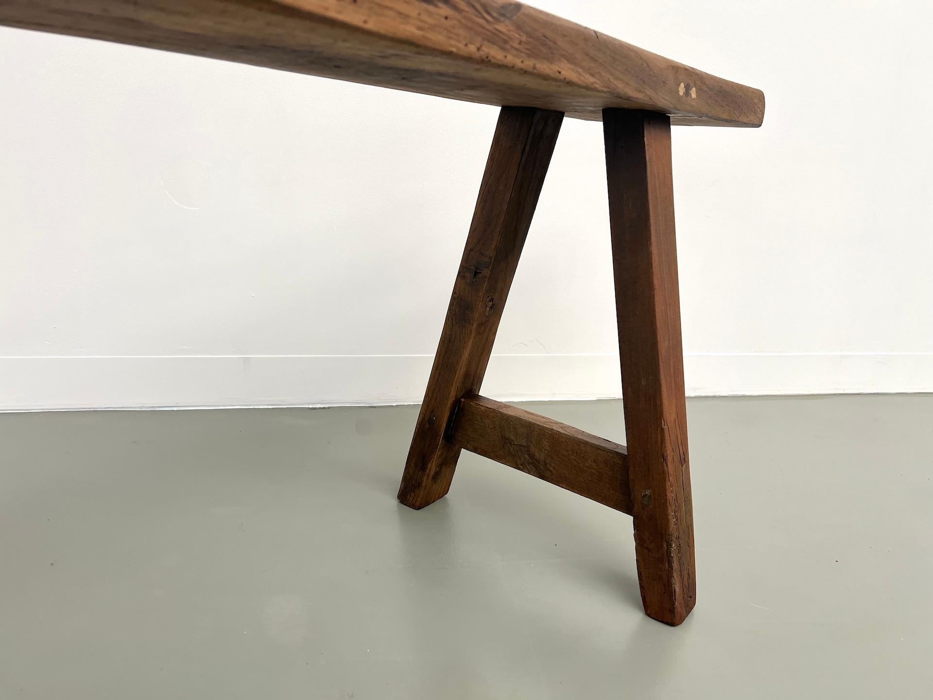 Banc ancien français en noyer massif en vente 10