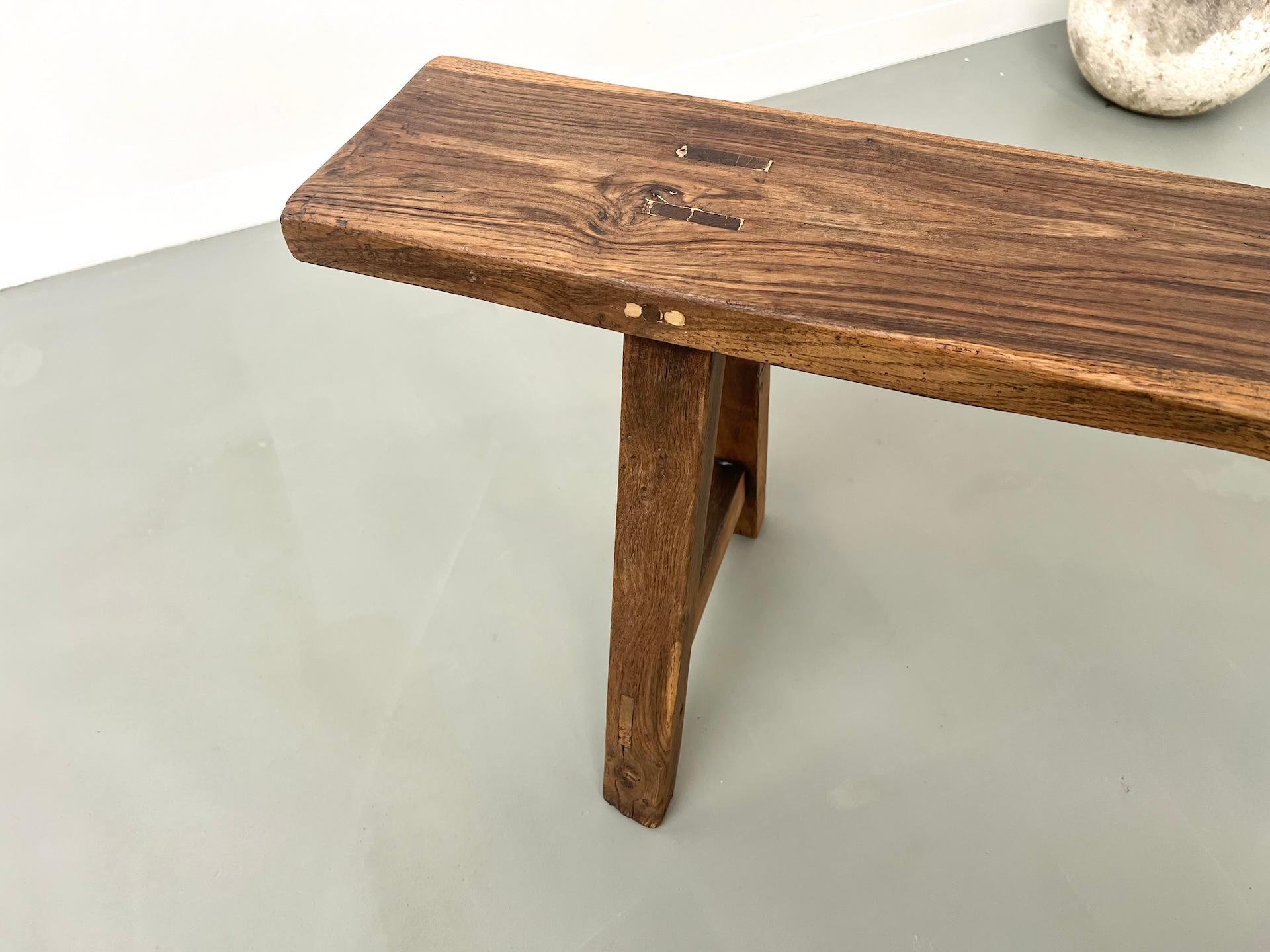 Banc ancien français en noyer massif en vente 11