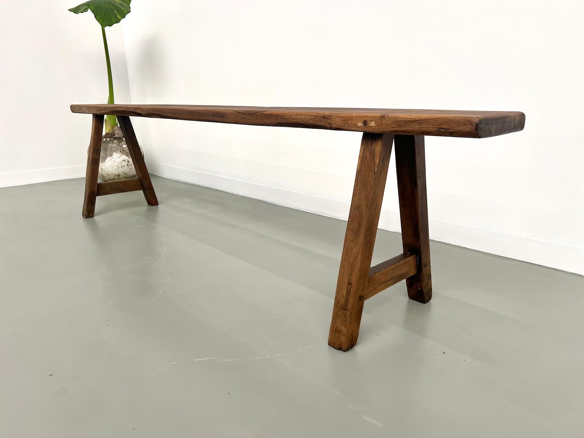 Banc ancien français en noyer massif en vente 2
