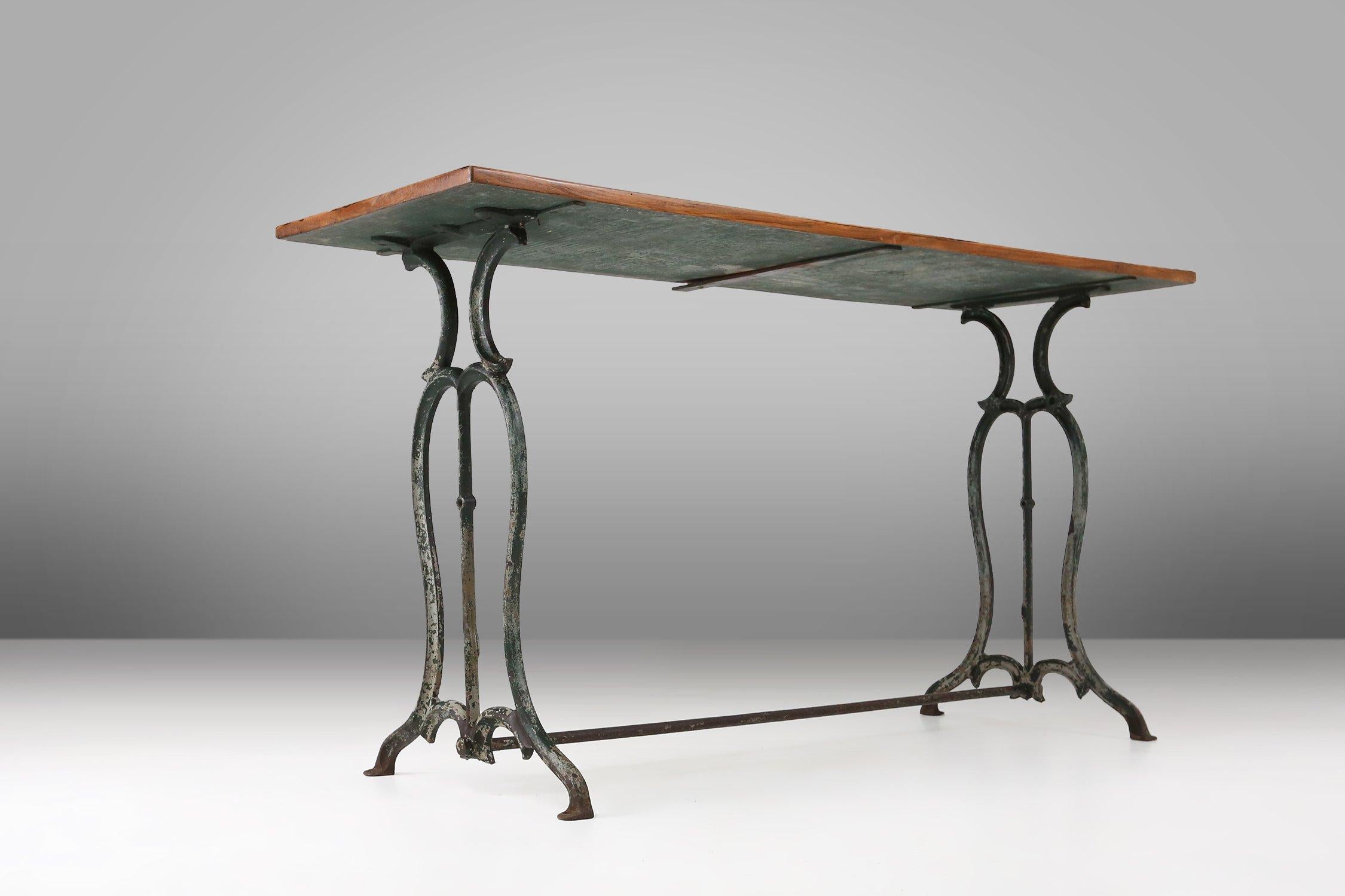 French antique Bistro Table with Metal Base and Oak Top, 1890s en venta 1