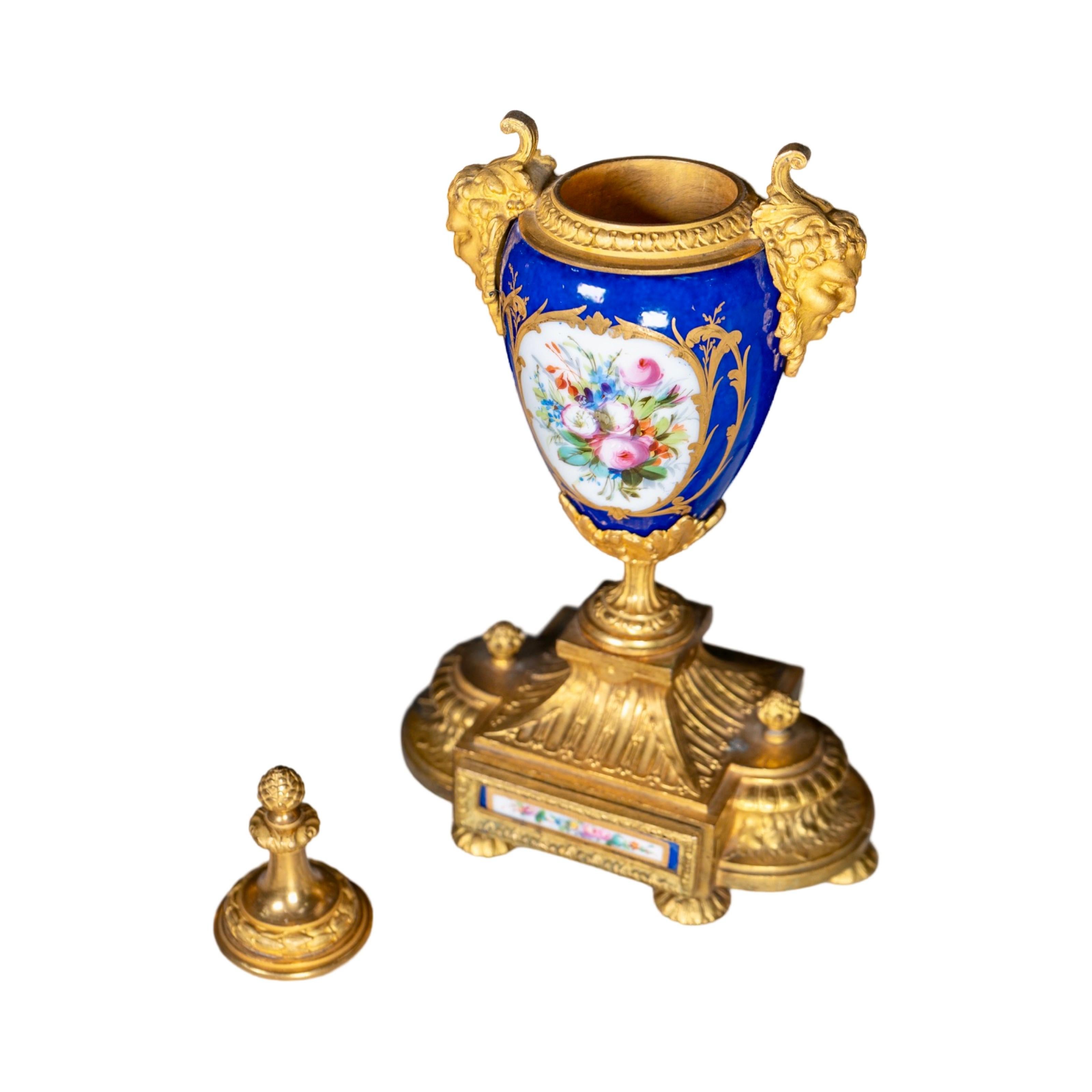 French Antique Bonze and Porcelain Garniture Clock Set For Sale 6