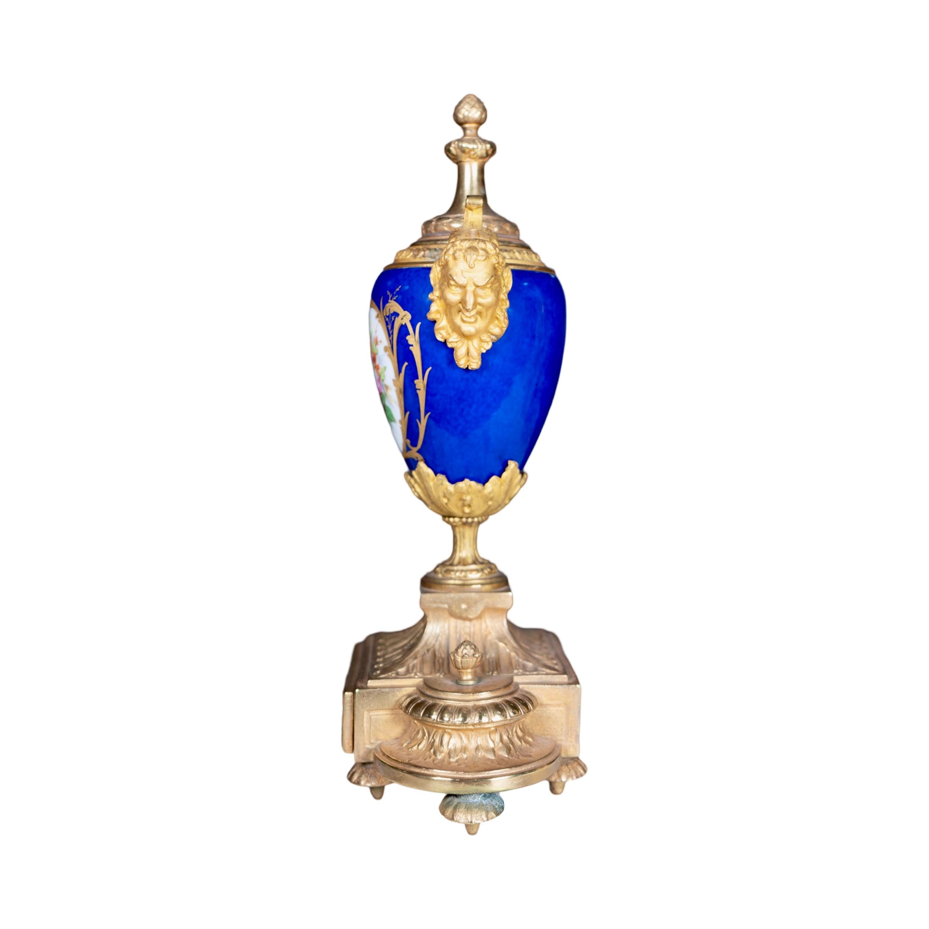 French Antique Bonze and Porcelain Garniture Clock Set For Sale 3