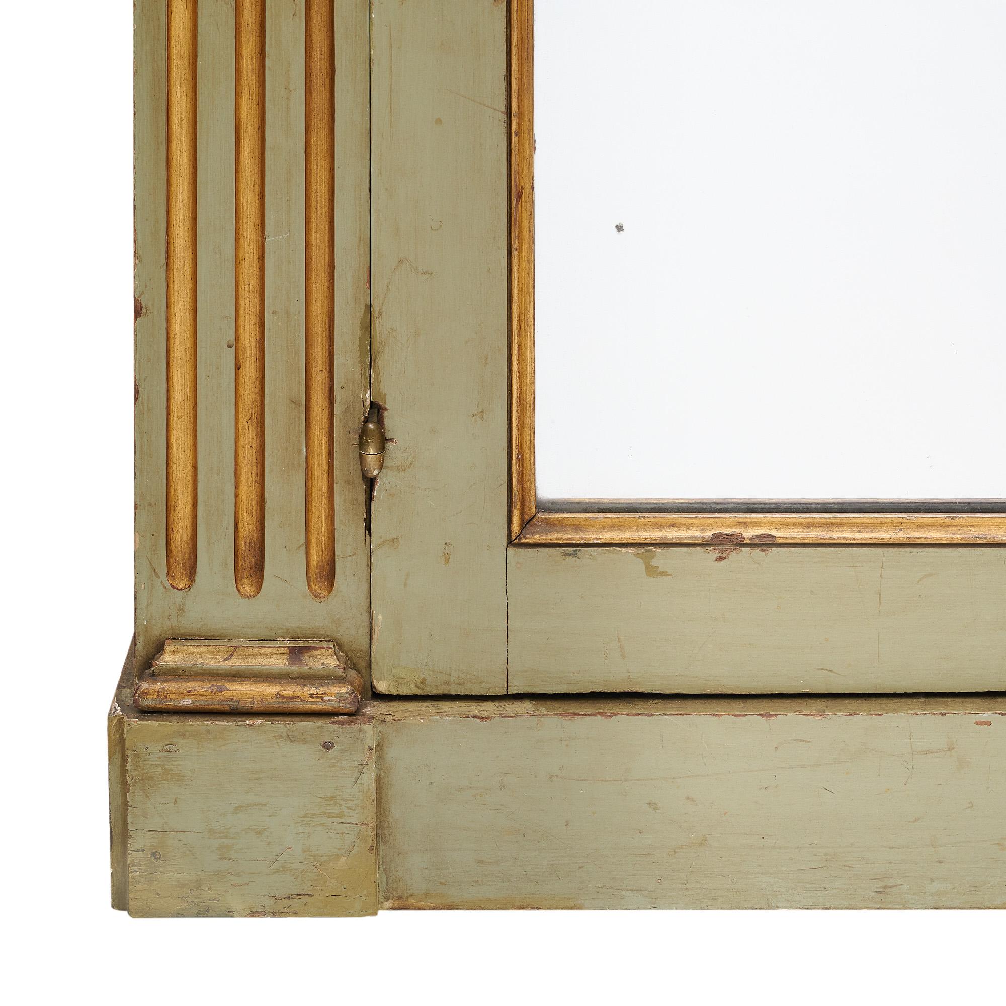 French Antique Bookcase “à L’Etrusque” For Sale 1