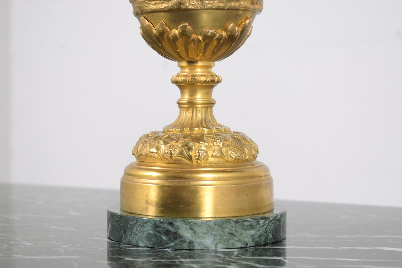 Frühe 1900er Französisch antike Bronze und Marmor Urne im Angebot 3