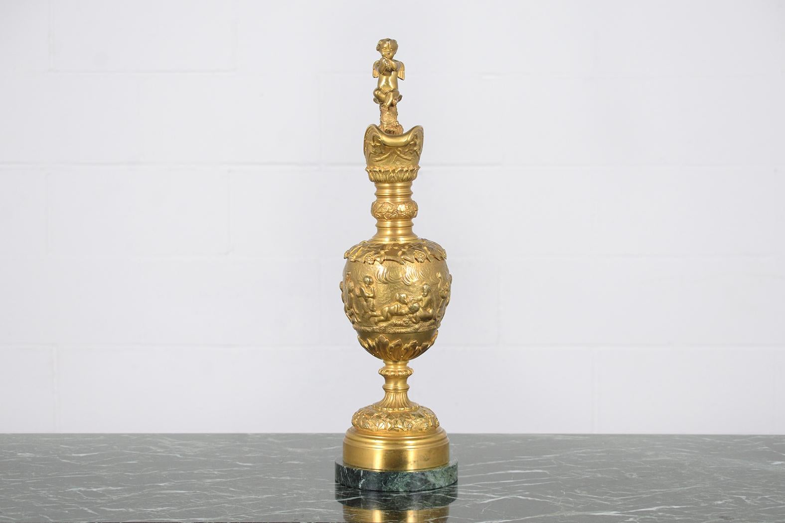 Frühe 1900er Französisch antike Bronze und Marmor Urne (Renaissance) im Angebot