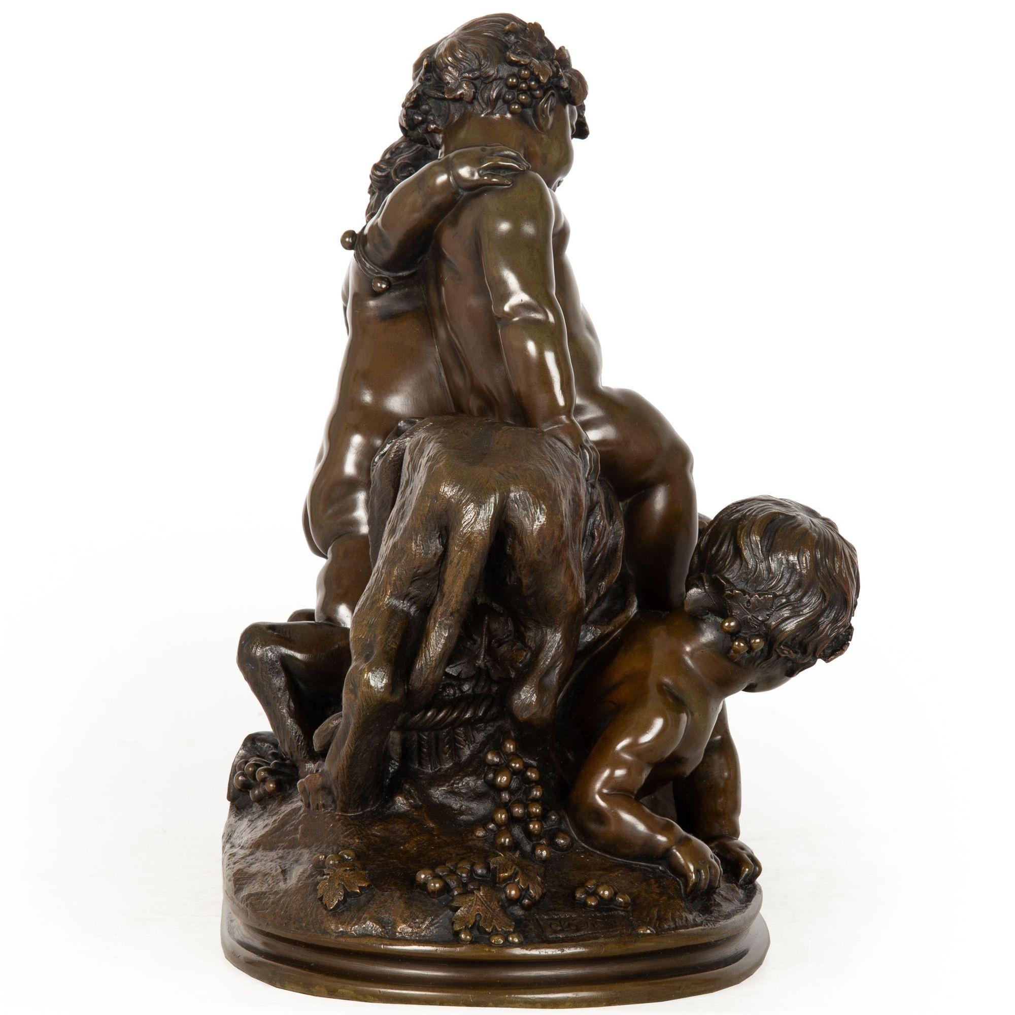 Français Groupe de sculptures françaises anciennes en bronze Three Putto d'après Claude Michel Clodion en vente