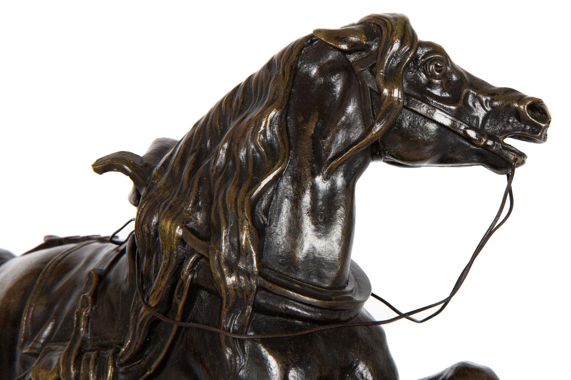 Französische antike Bronzeskulptur eines halternden Stallionspferdes aus Bronze von Pierre Lenordez im Angebot 1