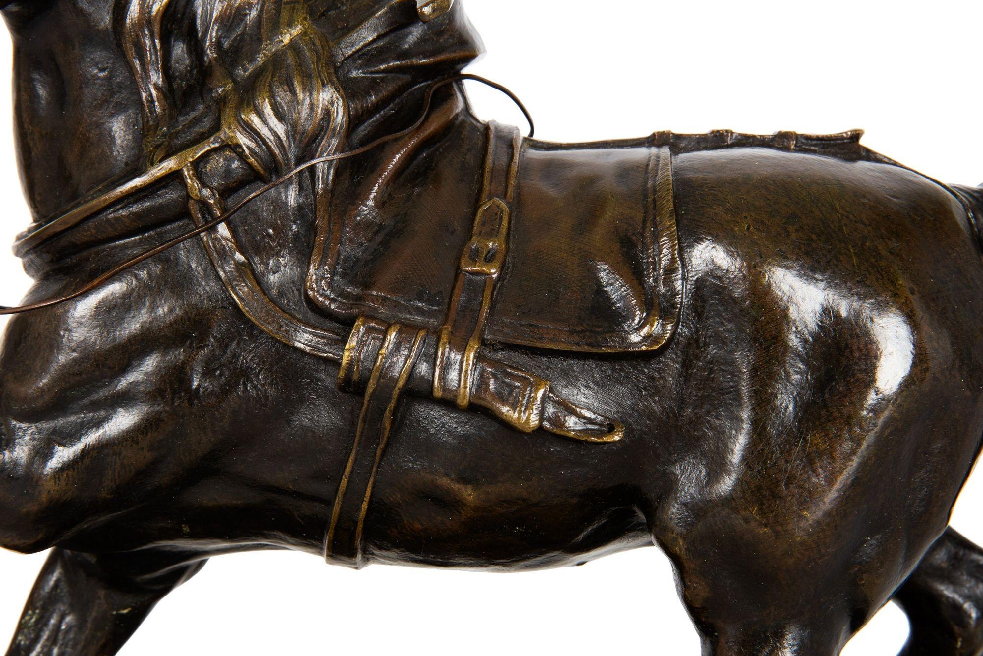 Sculpture française en bronze ancien représentant un cheval d'étalon allongé de Pierre Lenordez en vente 2
