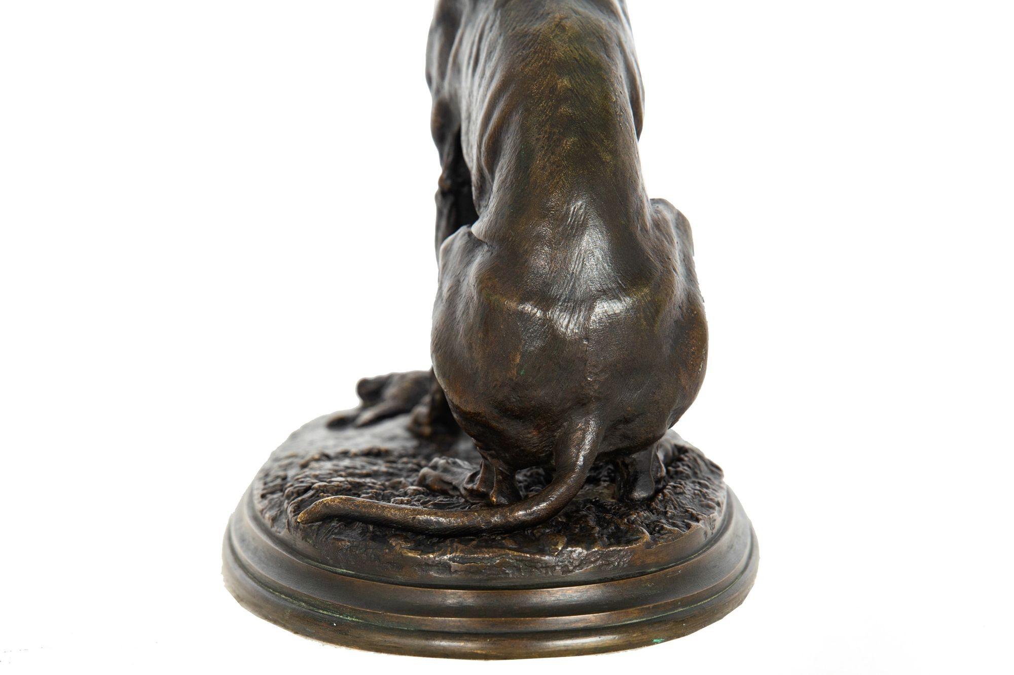 Sculpture en bronze ancien représentant un chien avec un lapin par Pierre Jules Mêne en vente 3