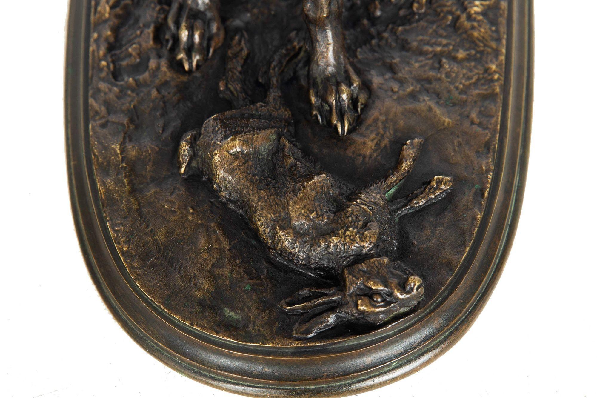 Sculpture en bronze ancien représentant un chien avec un lapin par Pierre Jules Mêne en vente 5