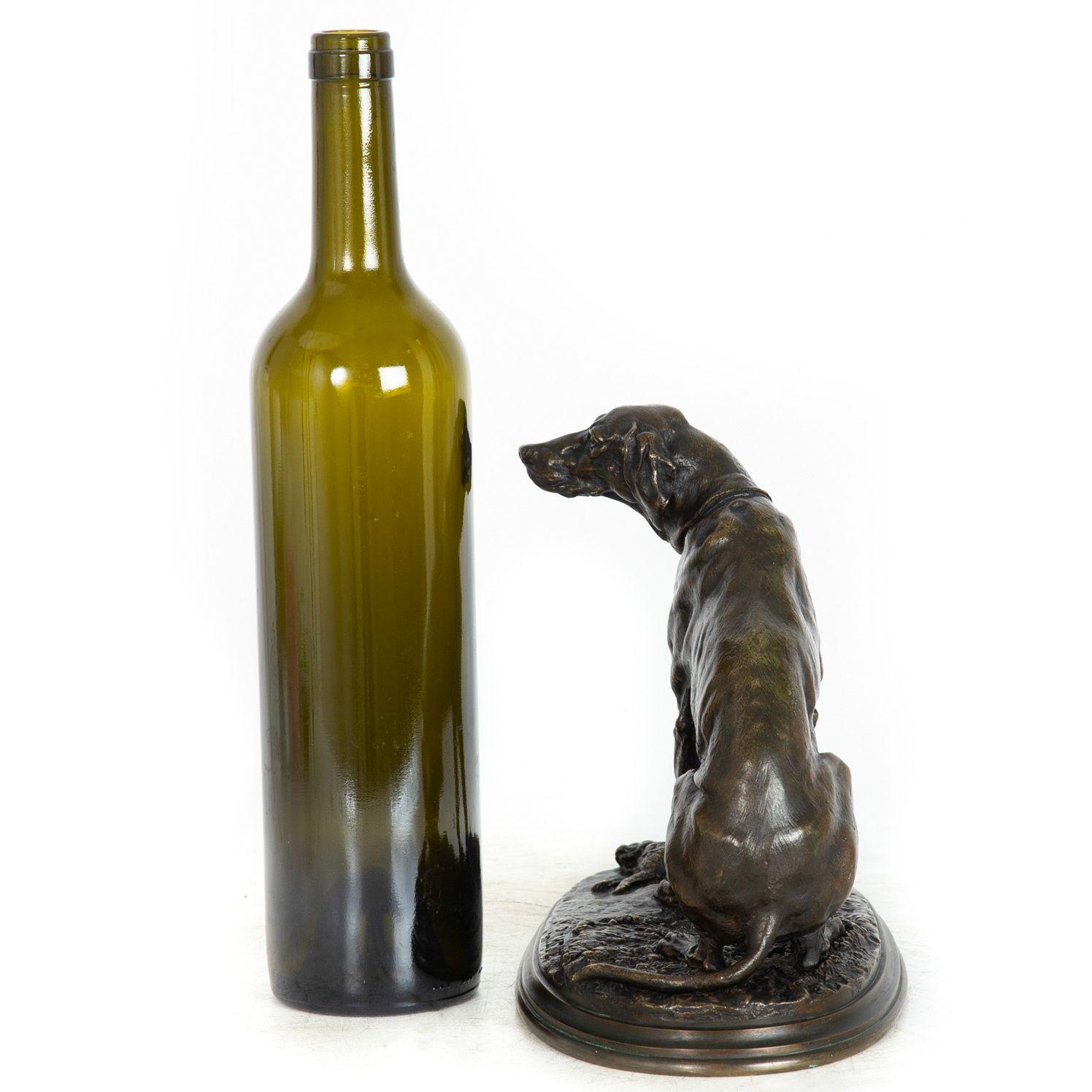 Romantique Sculpture en bronze ancien représentant un chien avec un lapin par Pierre Jules Mêne en vente