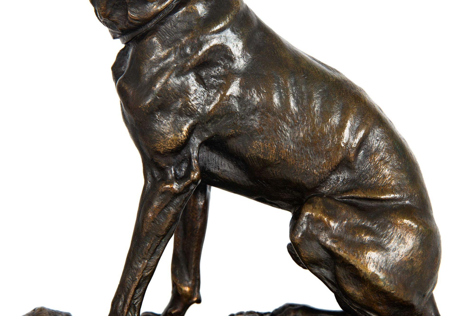 Sculpture en bronze ancien représentant un chien avec un lapin par Pierre Jules Mêne Bon état - En vente à Shippensburg, PA