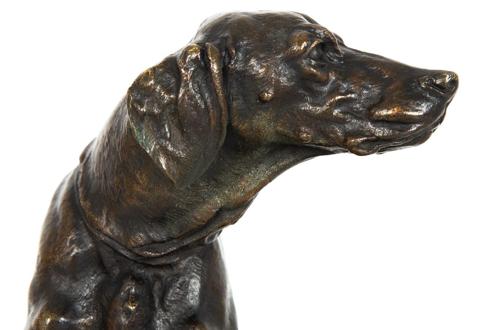 Bronze Sculpture en bronze ancien représentant un chien avec un lapin par Pierre Jules Mêne en vente
