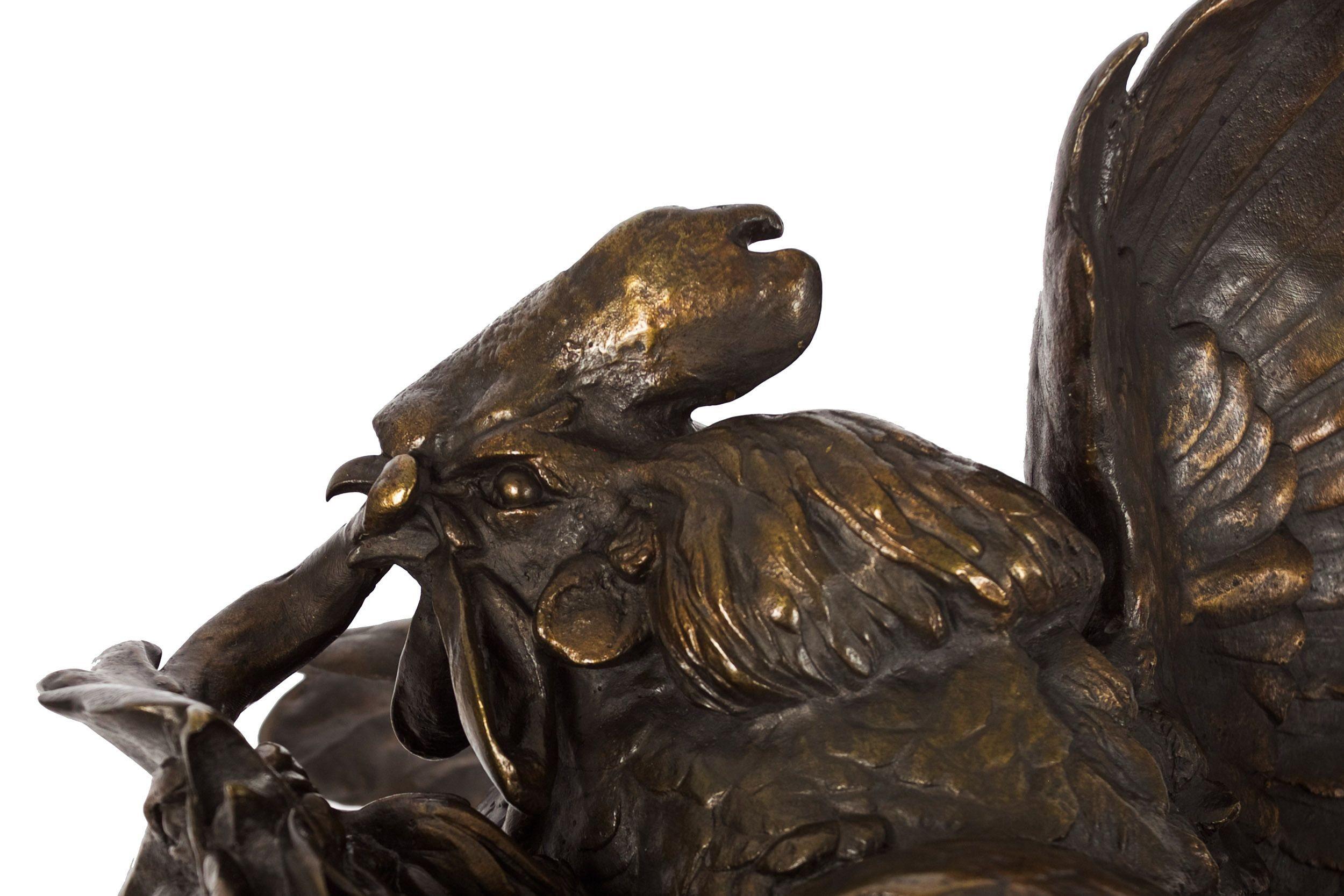 Sculpture française en bronze ancien représentant des coqs combattants par Auguste Cain 1
