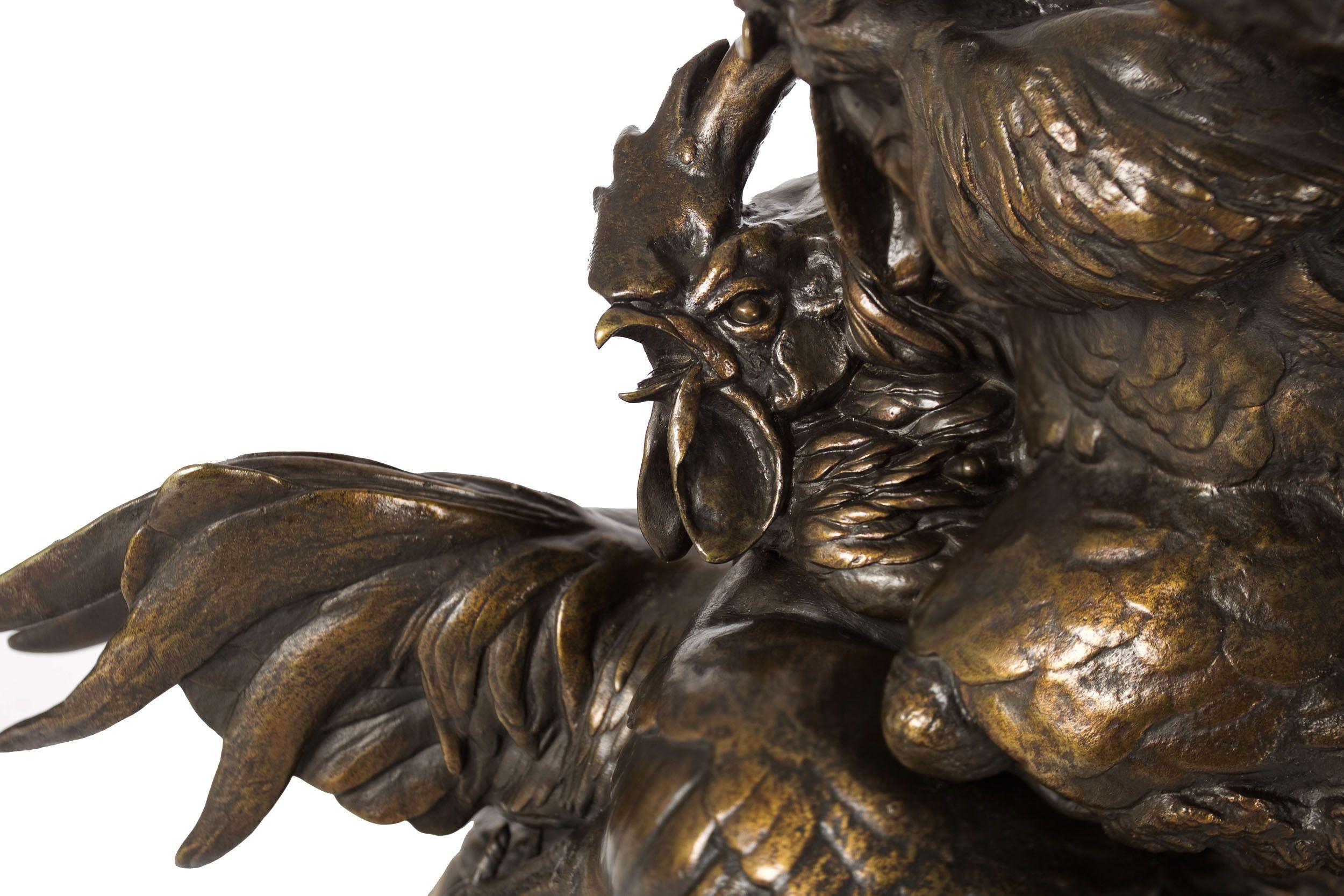 Sculpture française en bronze ancien représentant des coqs combattants par Auguste Cain 9