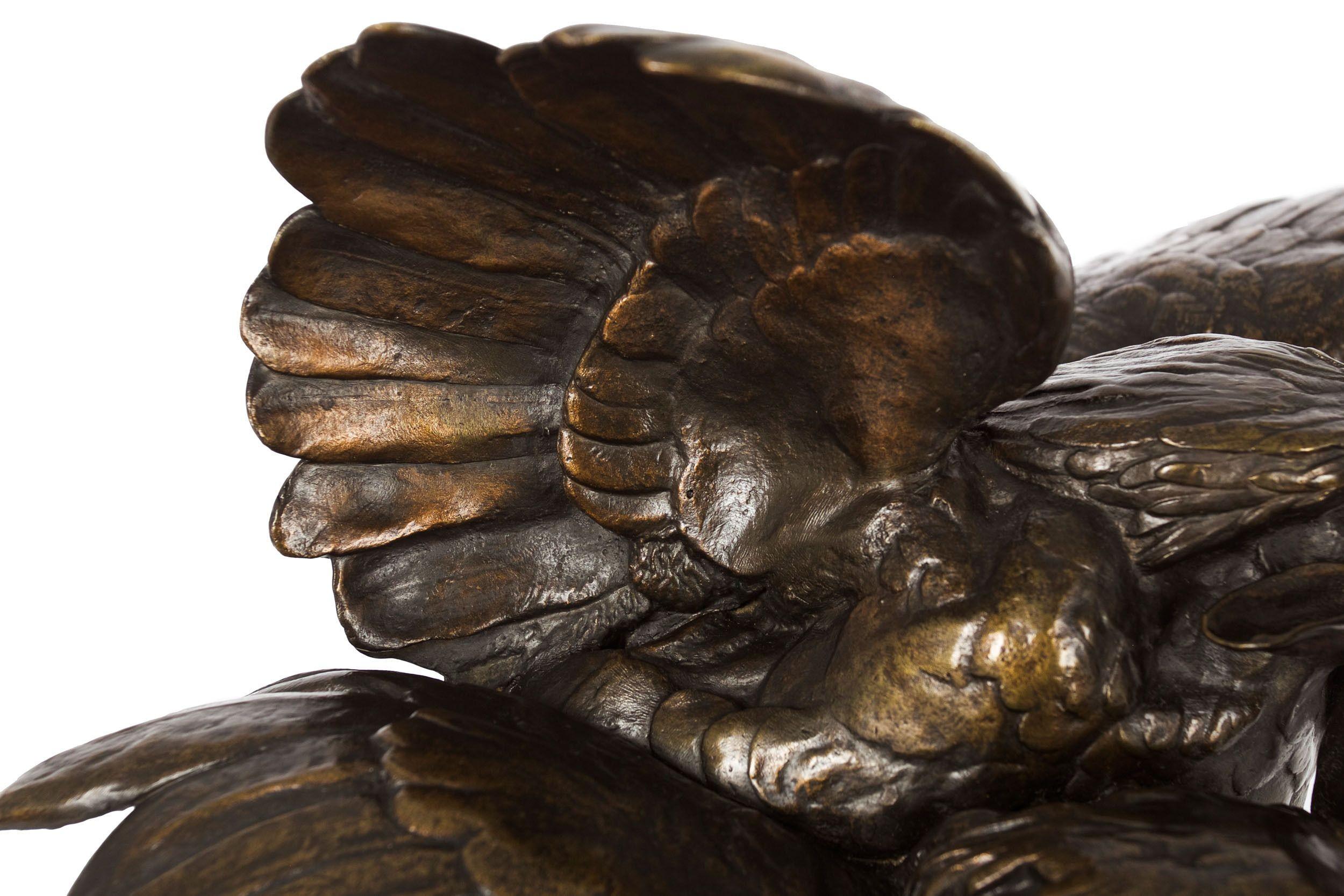 Français Sculpture française en bronze ancien représentant des coqs combattants par Auguste Cain