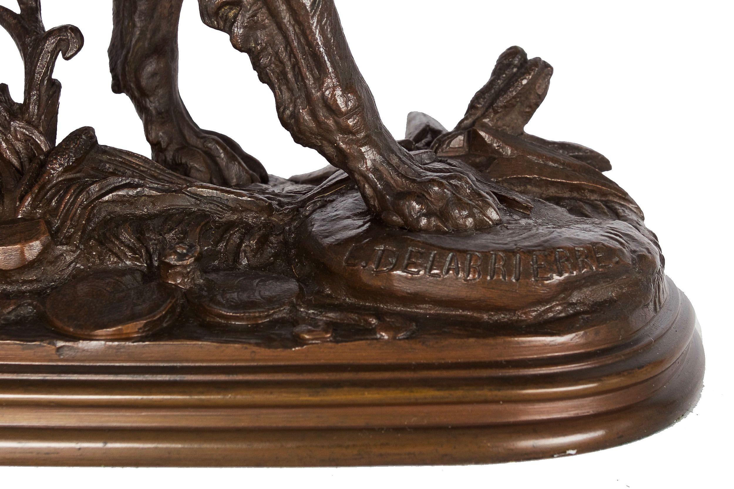 Sculpture française ancienne en bronze d'un chien de chasse et d'un canard par Paul Delabrierre vers 1870 1