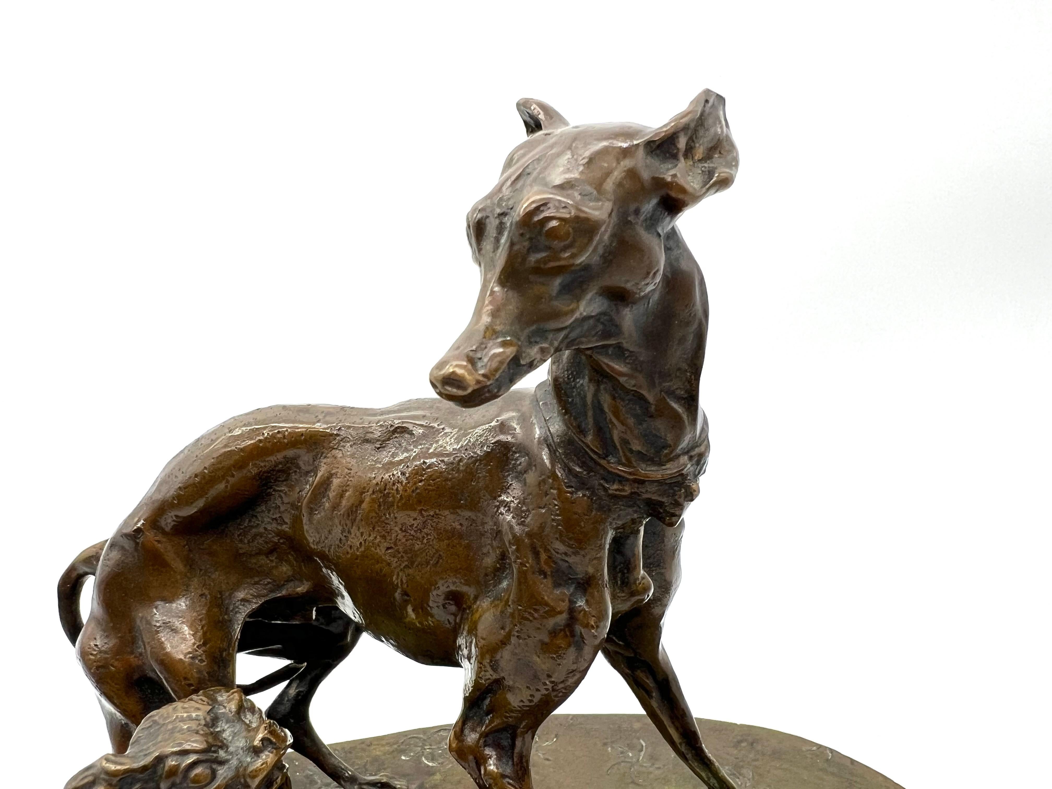 Arts and Crafts French Antique Bronze Sculpture of hunting Dogs by Pierre-Jules Mêne circa 1870 For Sale