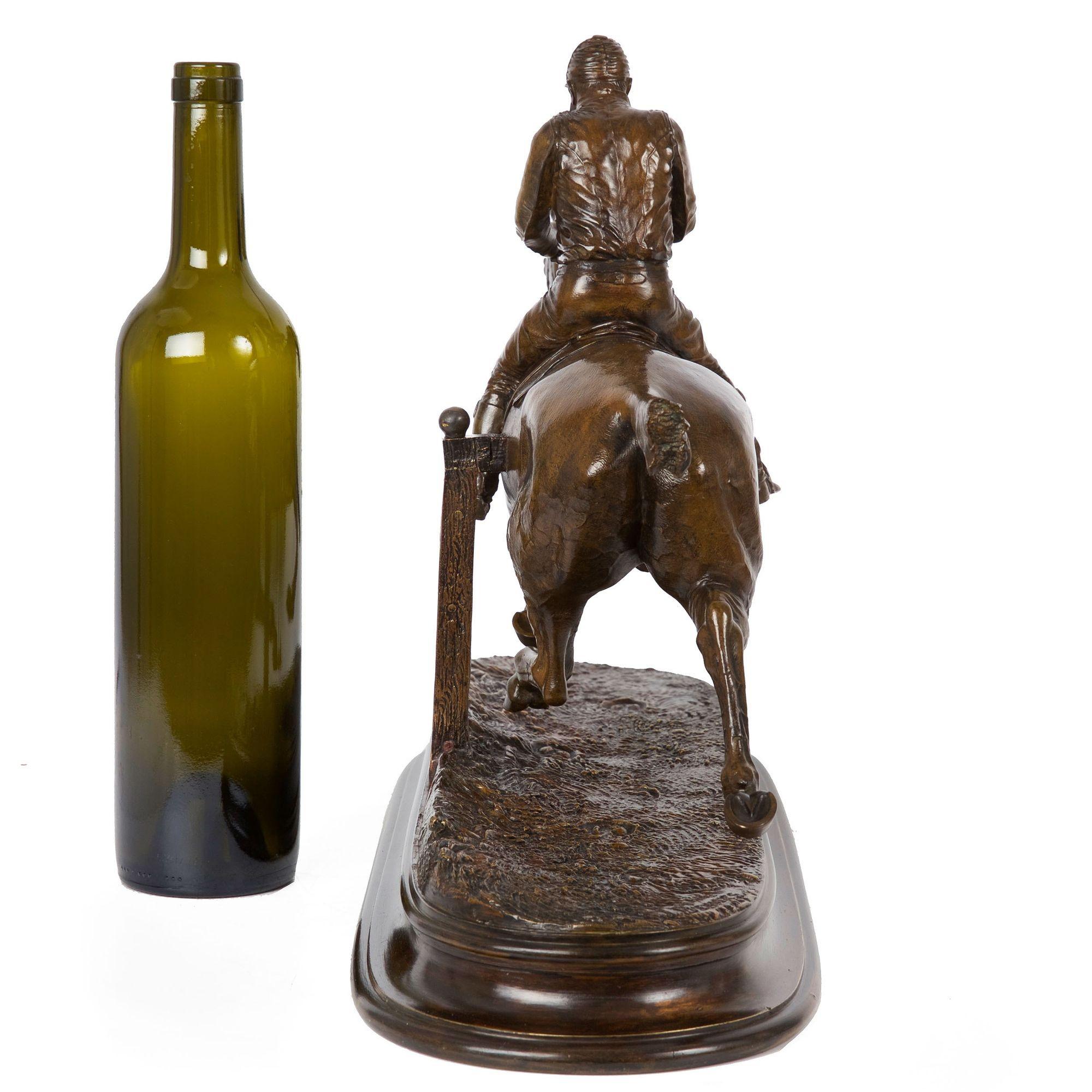 Französische antike Bronzeskulptur eines Jockeys und eines Löwenpferdes aus Stallion von Jules Bennes im Zustand „Gut“ im Angebot in Shippensburg, PA
