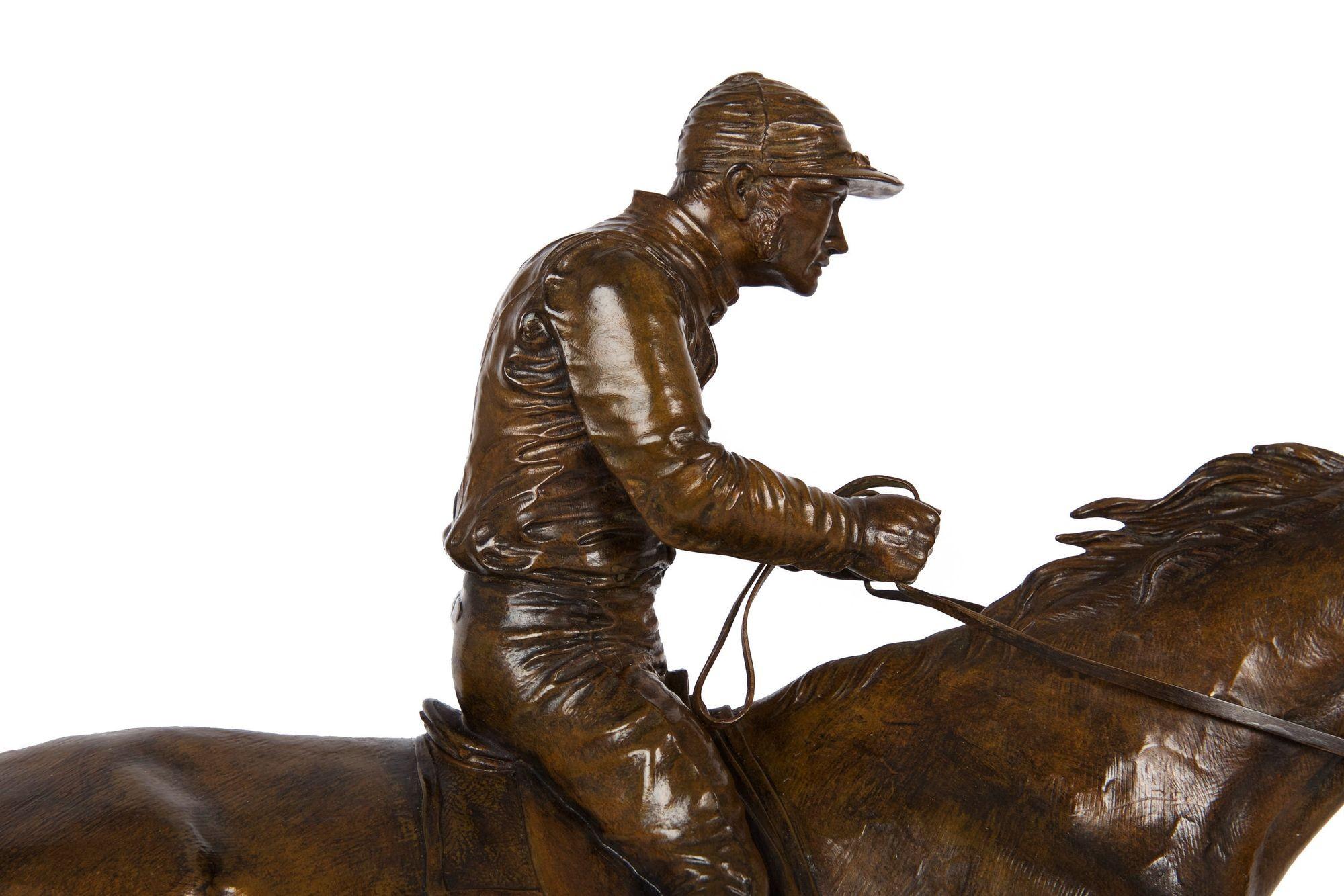 Französische antike Bronzeskulptur eines Jockeys und eines Löwenpferdes aus Stallion von Jules Bennes im Angebot 1