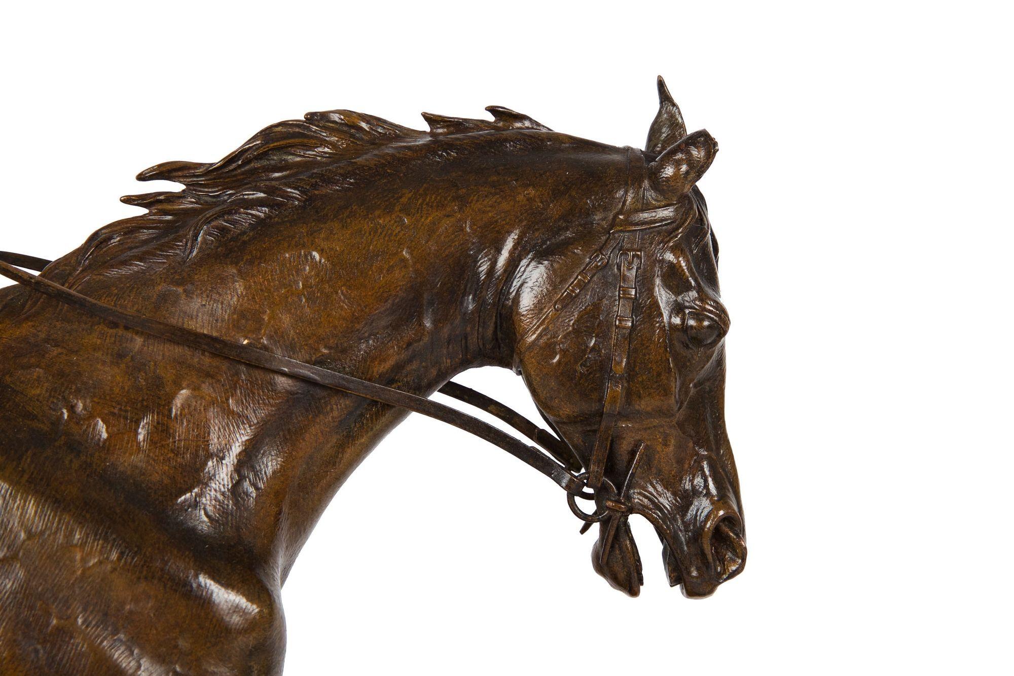 Französische antike Bronzeskulptur eines Jockeys und eines Löwenpferdes aus Stallion von Jules Bennes im Angebot 3