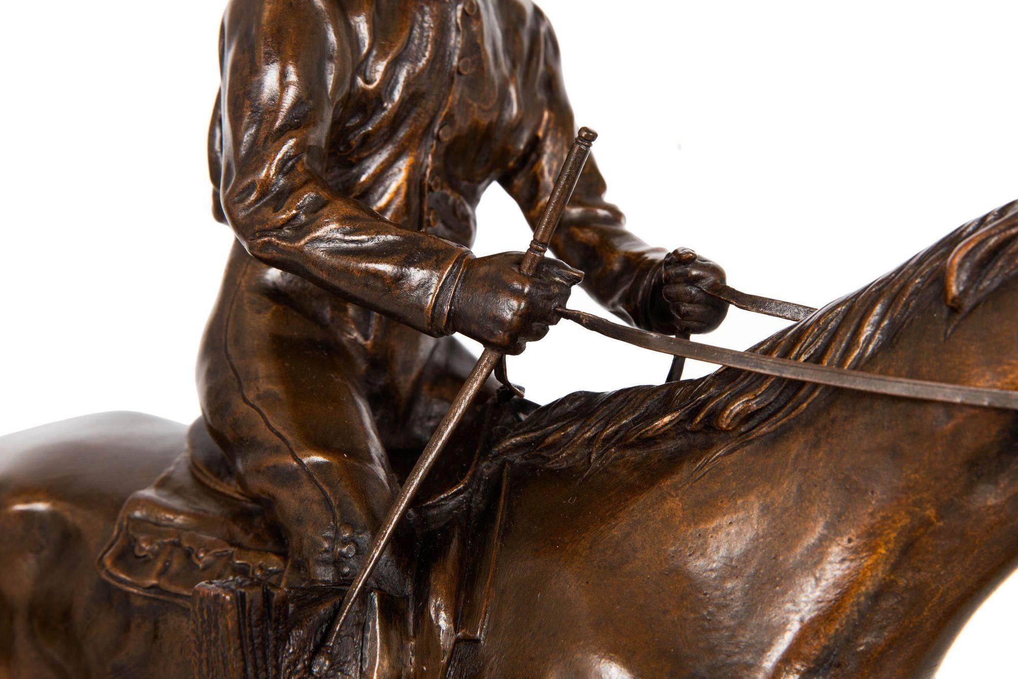 Sculpture française ancienne en bronze représentant Jockey sur un cheval de course par H.R. de Vains en vente 6