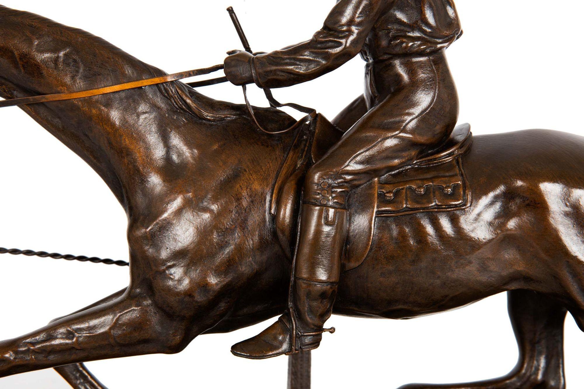 XIXe siècle Sculpture française ancienne en bronze représentant Jockey sur un cheval de course par H.R. de Vains en vente