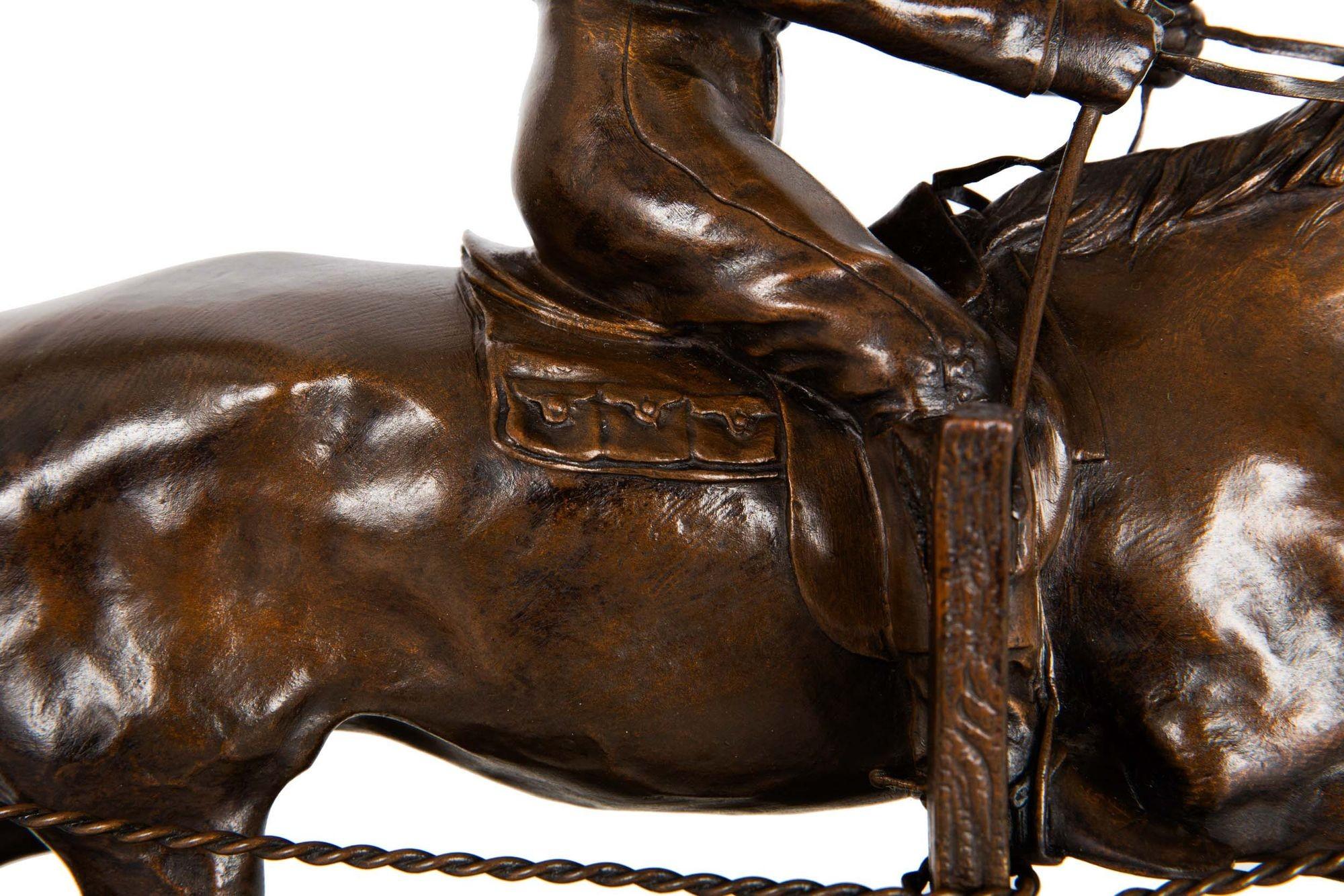 Sculpture française ancienne en bronze représentant Jockey sur un cheval de course par H.R. de Vains en vente 1