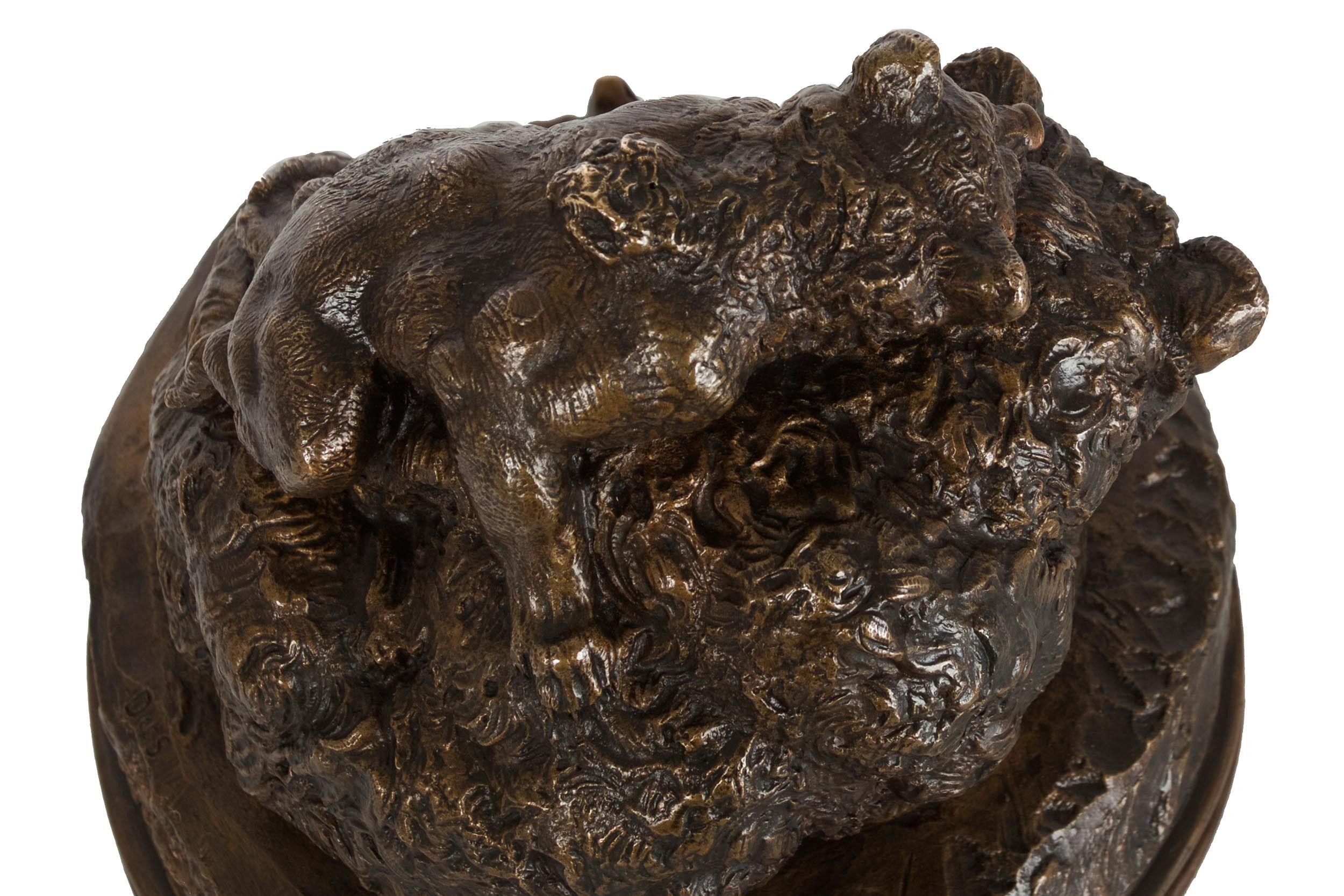 Sculpture française en bronze ancien représentant une mère ours et des cubes par Paul E. Delabrierre en vente 3