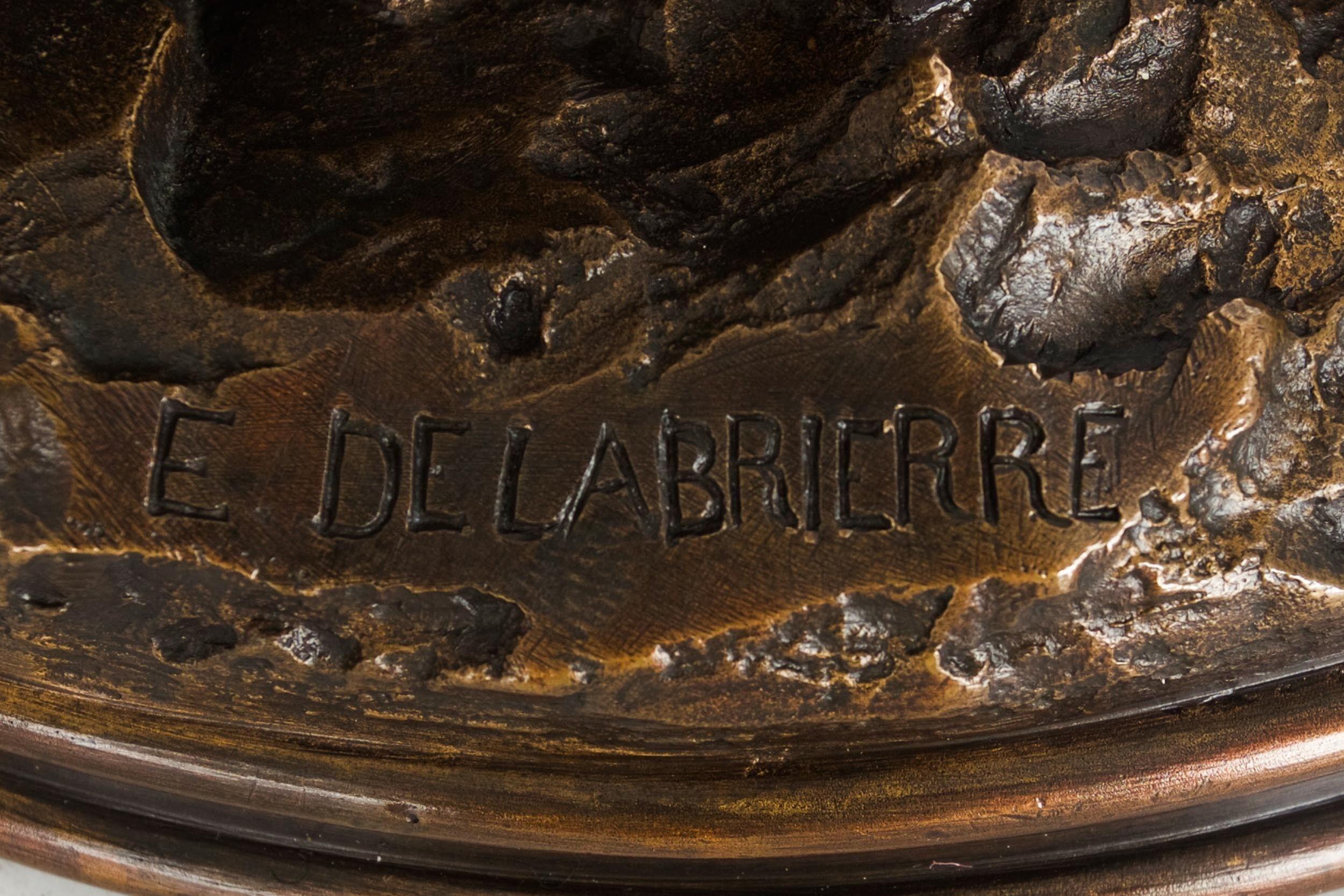 Sculpture française en bronze ancien représentant une mère ours et des cubes par Paul E. Delabrierre en vente 4