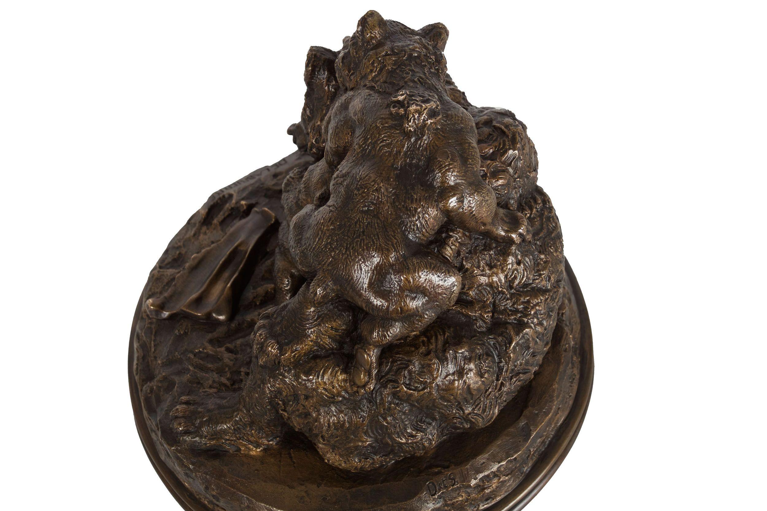 Escultura Francesa Antigua de Bronce de Madre Osa y Cachorros por Paul E. Delabrierre en venta 1