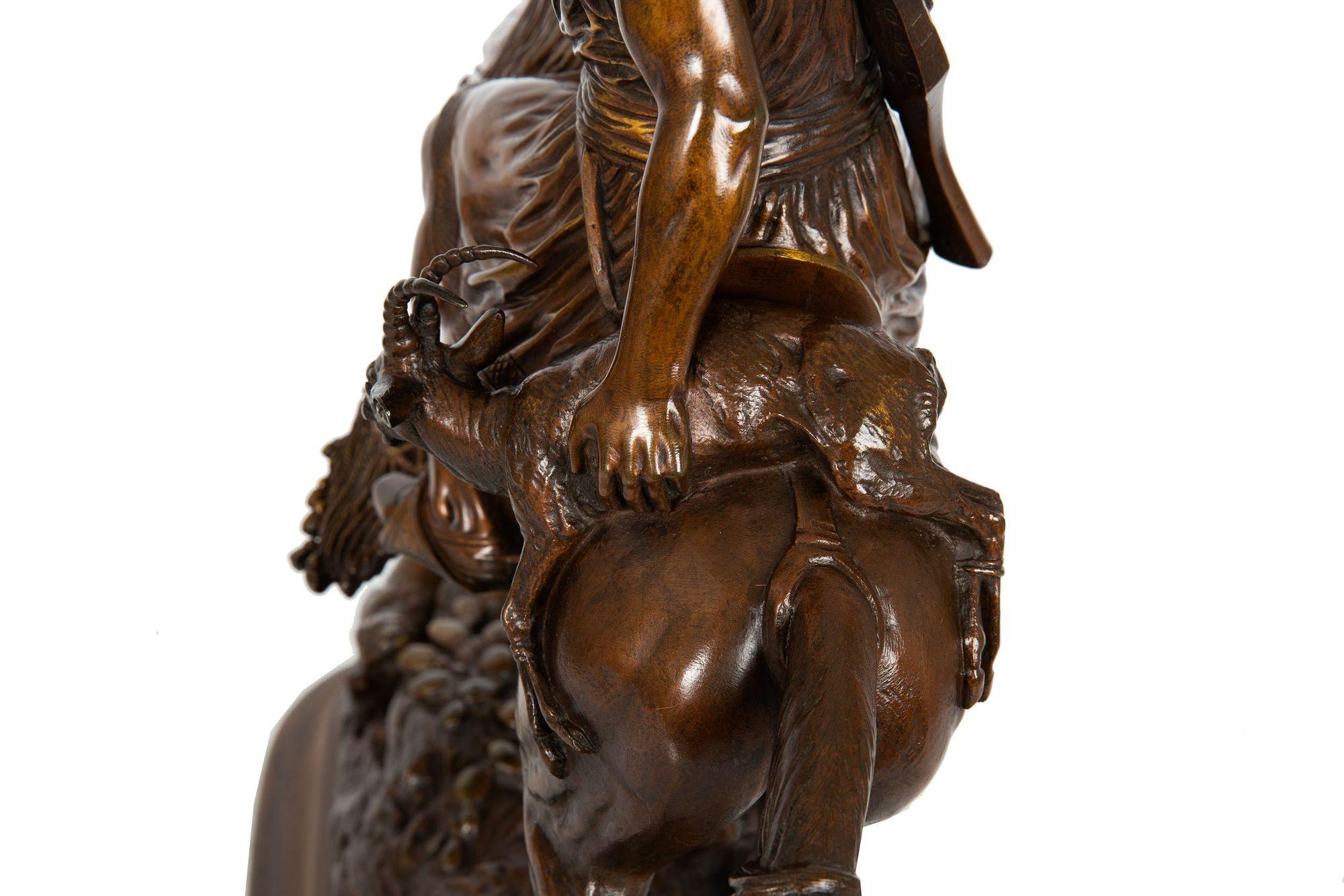 Französische antike Bronzeskulptur eines nordafrikanischen Jägers aus Bronze von Paul Delabrierre im Angebot 5
