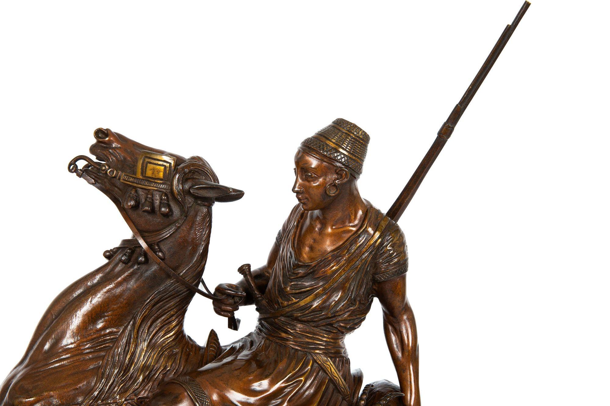 Französische antike Bronzeskulptur eines nordafrikanischen Jägers aus Bronze von Paul Delabrierre im Zustand „Gut“ im Angebot in Shippensburg, PA