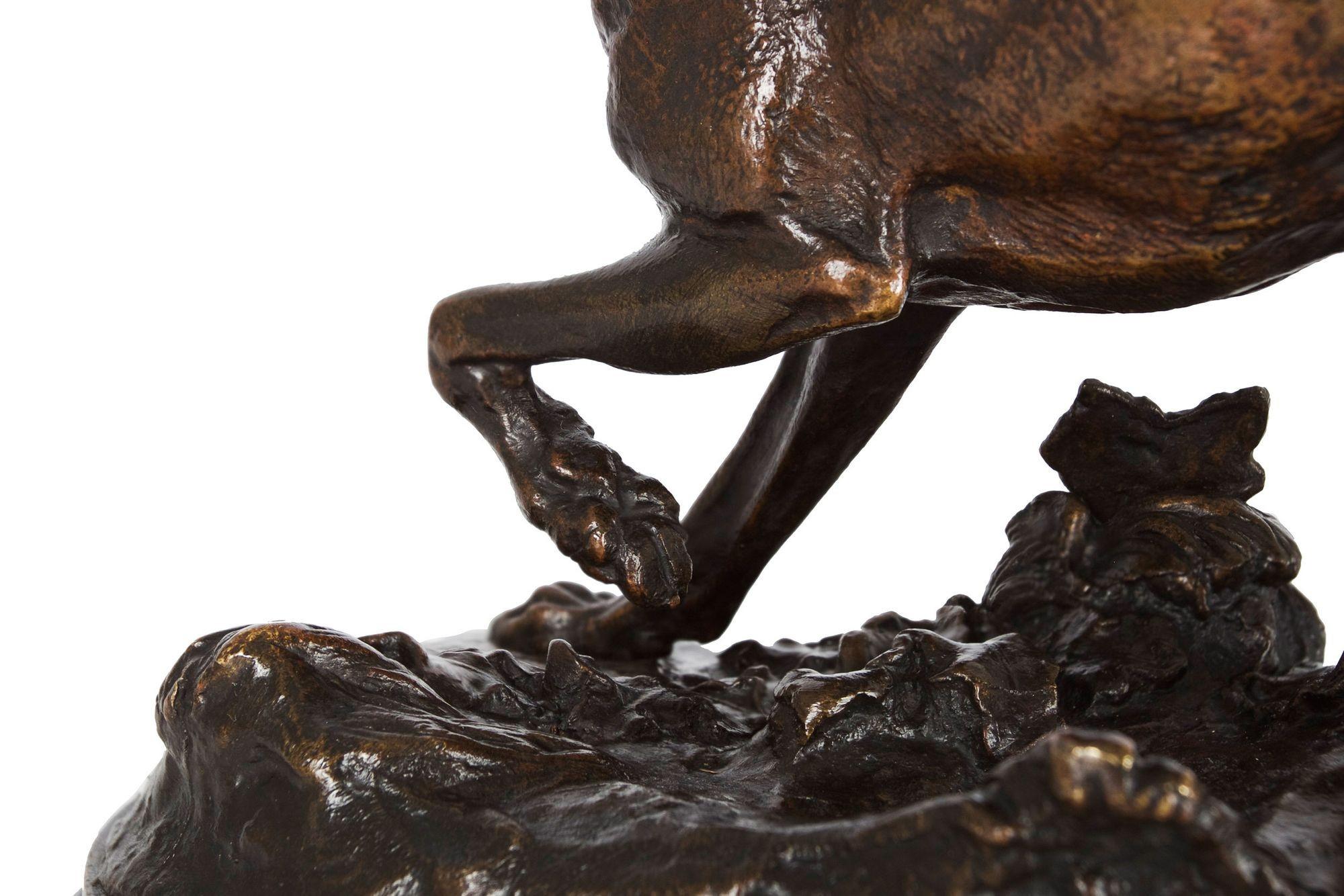 Sculpture en bronze ancien représentant un chien d'arrêt par Pierre-Jules Mêne circa 1880 en vente 3