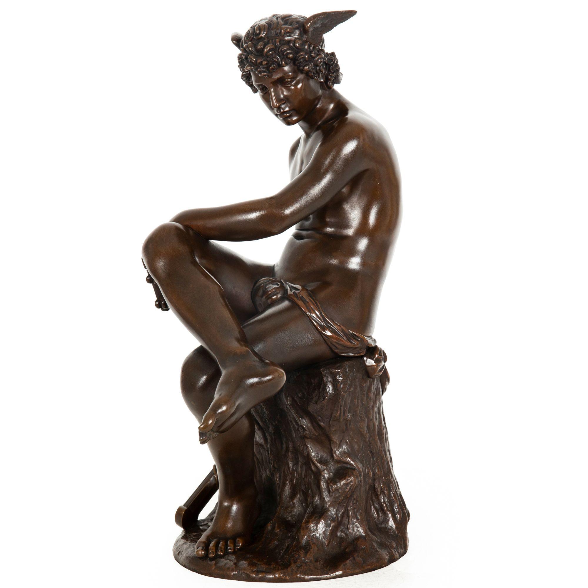 Romantico Scultura francese in bronzo antico di Mercurio seduto di Pierre Marius Montagne in vendita