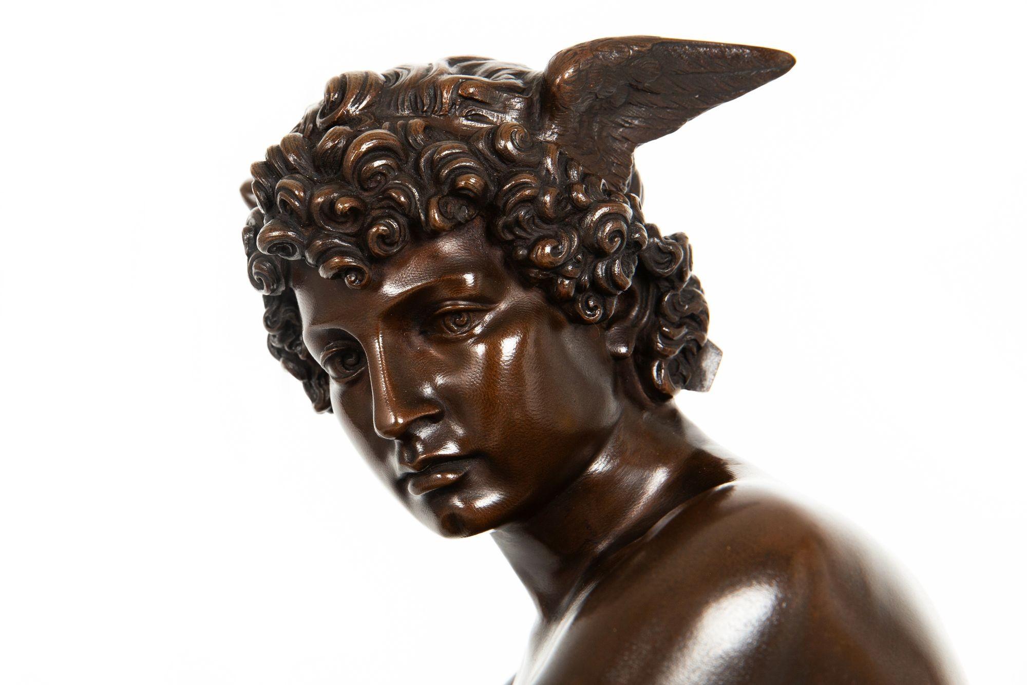 Bronzo Scultura francese in bronzo antico di Mercurio seduto di Pierre Marius Montagne in vendita