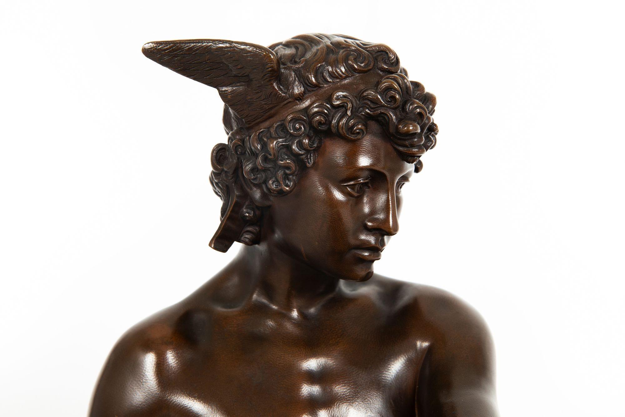 Scultura francese in bronzo antico di Mercurio seduto di Pierre Marius Montagne in vendita 1