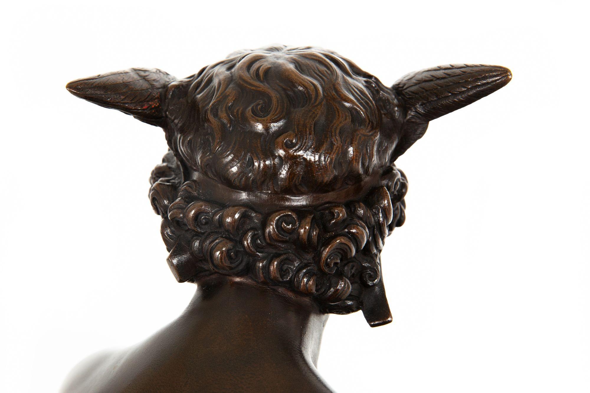 Scultura francese in bronzo antico di Mercurio seduto di Pierre Marius Montagne in vendita 2