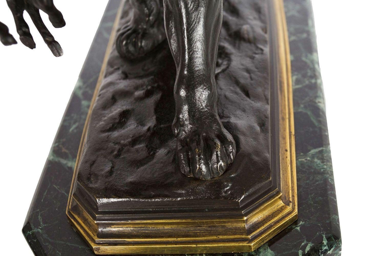 Escultura francesa antigua de bronce de un tigre con una gacela de Paul-Édouard Delabr en venta 3