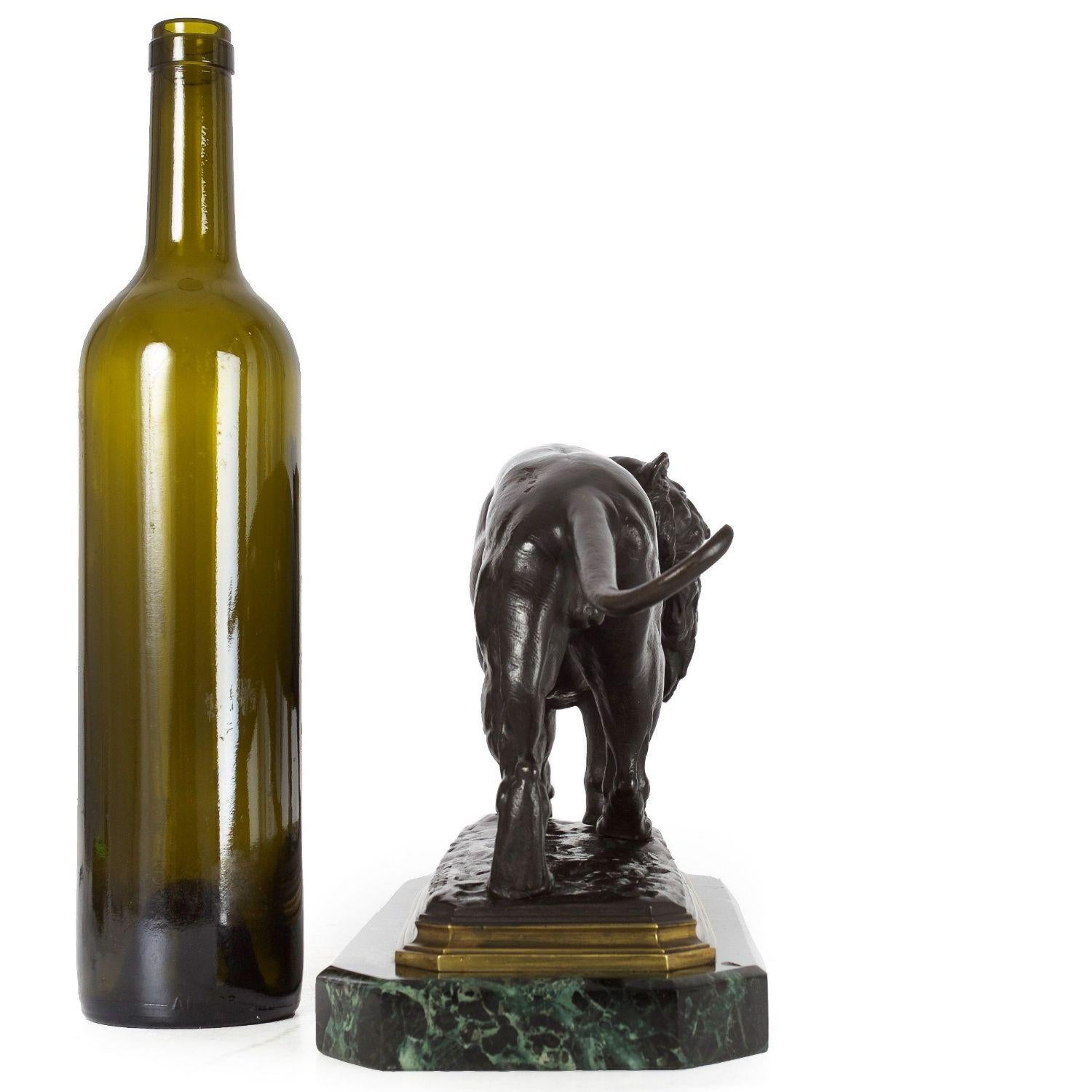 Antike französische Bronzeskulptur eines Tigers, der eine Gazelle trägt, von Paul-Édouard Delabr (Französisch) im Angebot