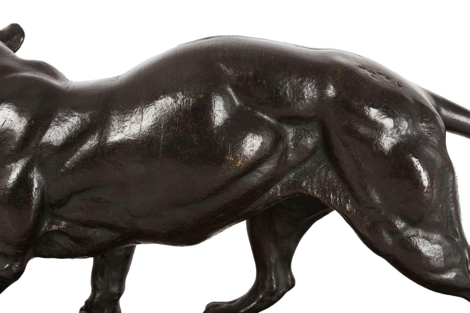 Escultura francesa antigua de bronce de un tigre con una gacela de Paul-Édouard Delabr Bronce en venta
