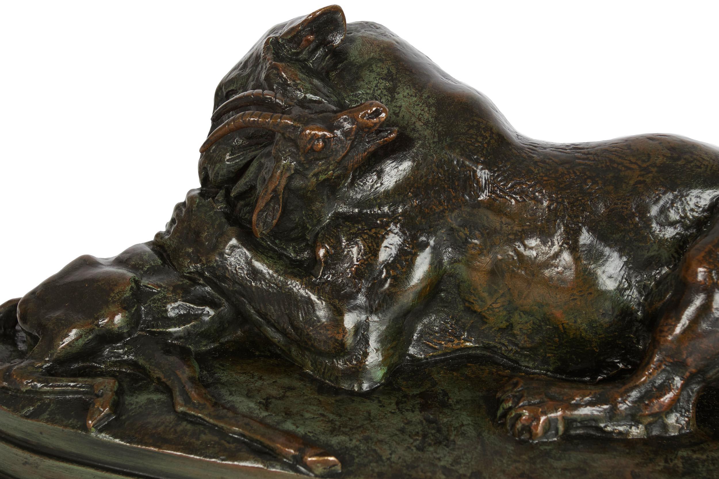 Sculpture française en bronze ancien « Tender Devouring Gazelle » d'Antoine-Louis Barye Bon état - En vente à Shippensburg, PA