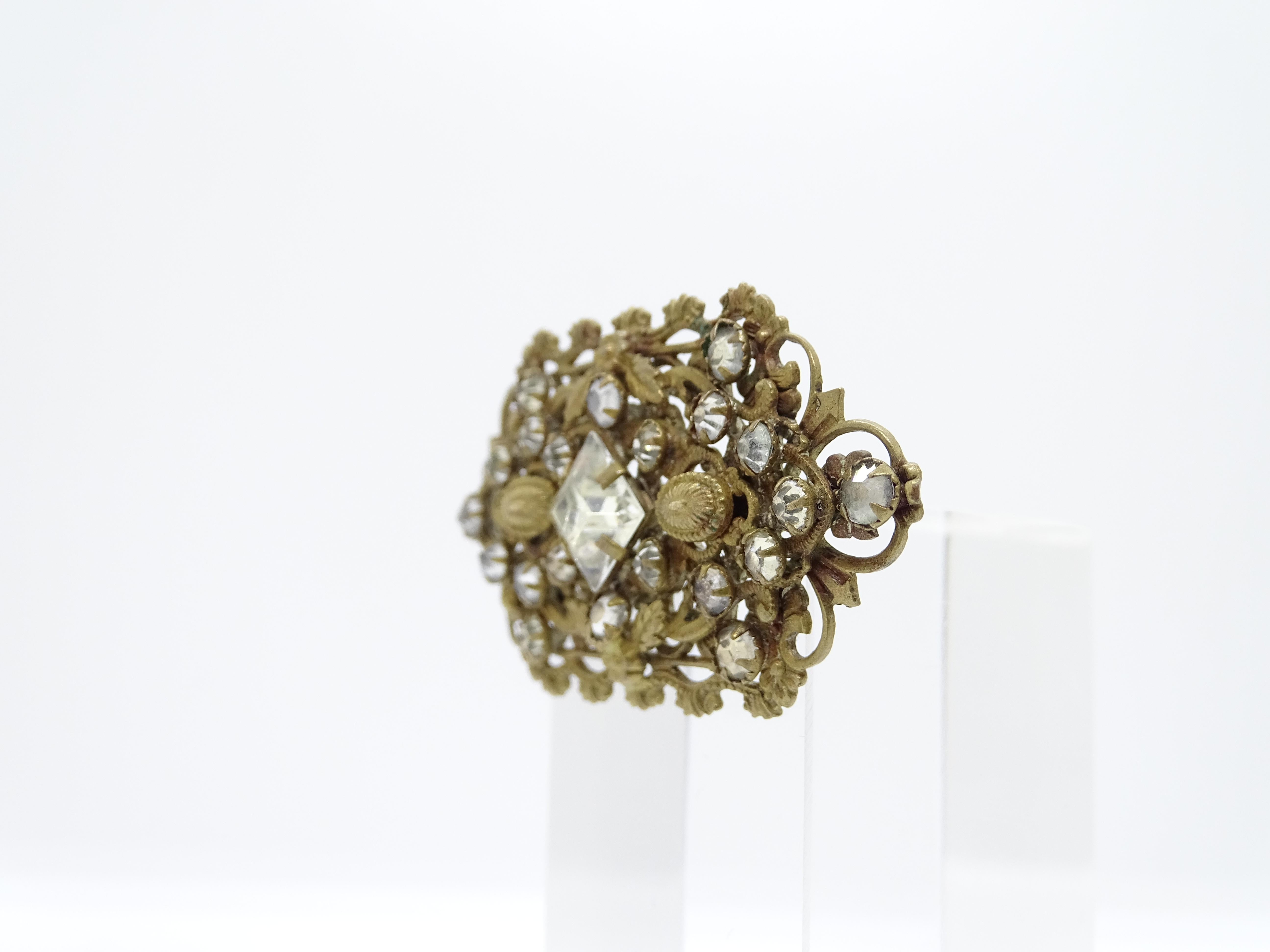 French Antique brooch in gold metal and rock crystals For Sale 5